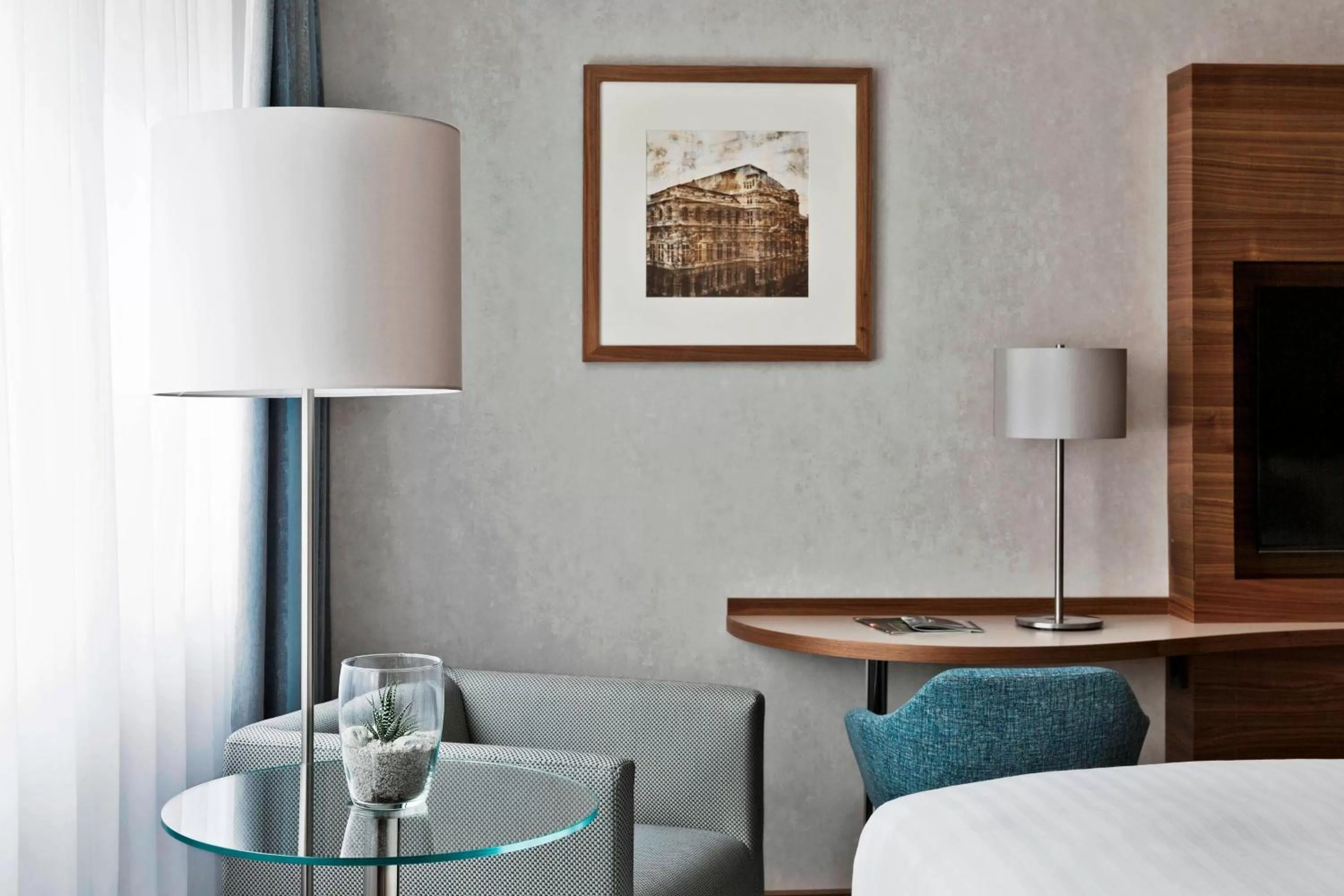 Photo of the whole room in Vienna Marriott Hotel