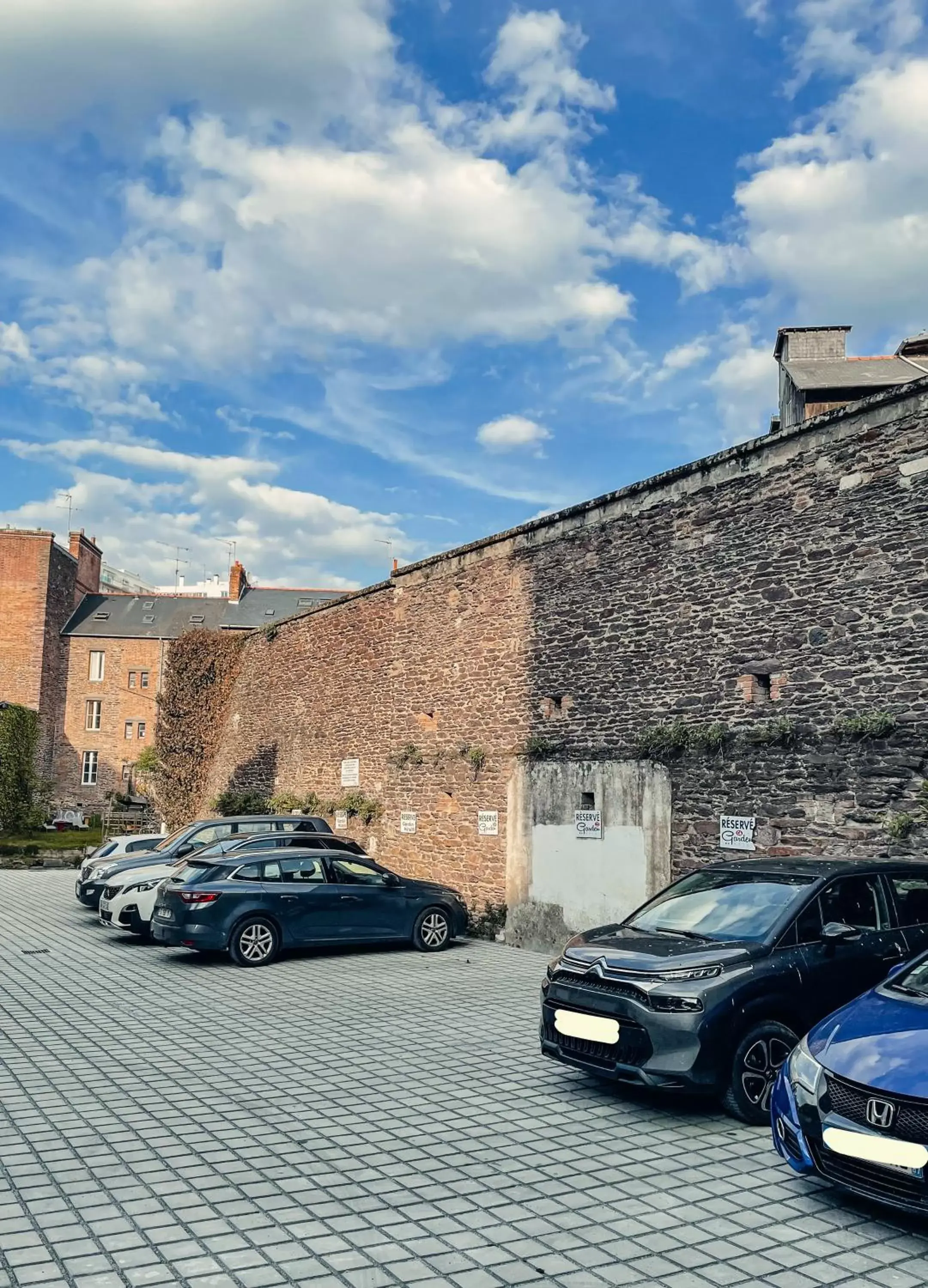 Parking, Property Building in Garden Hotel Rennes Centre Gare