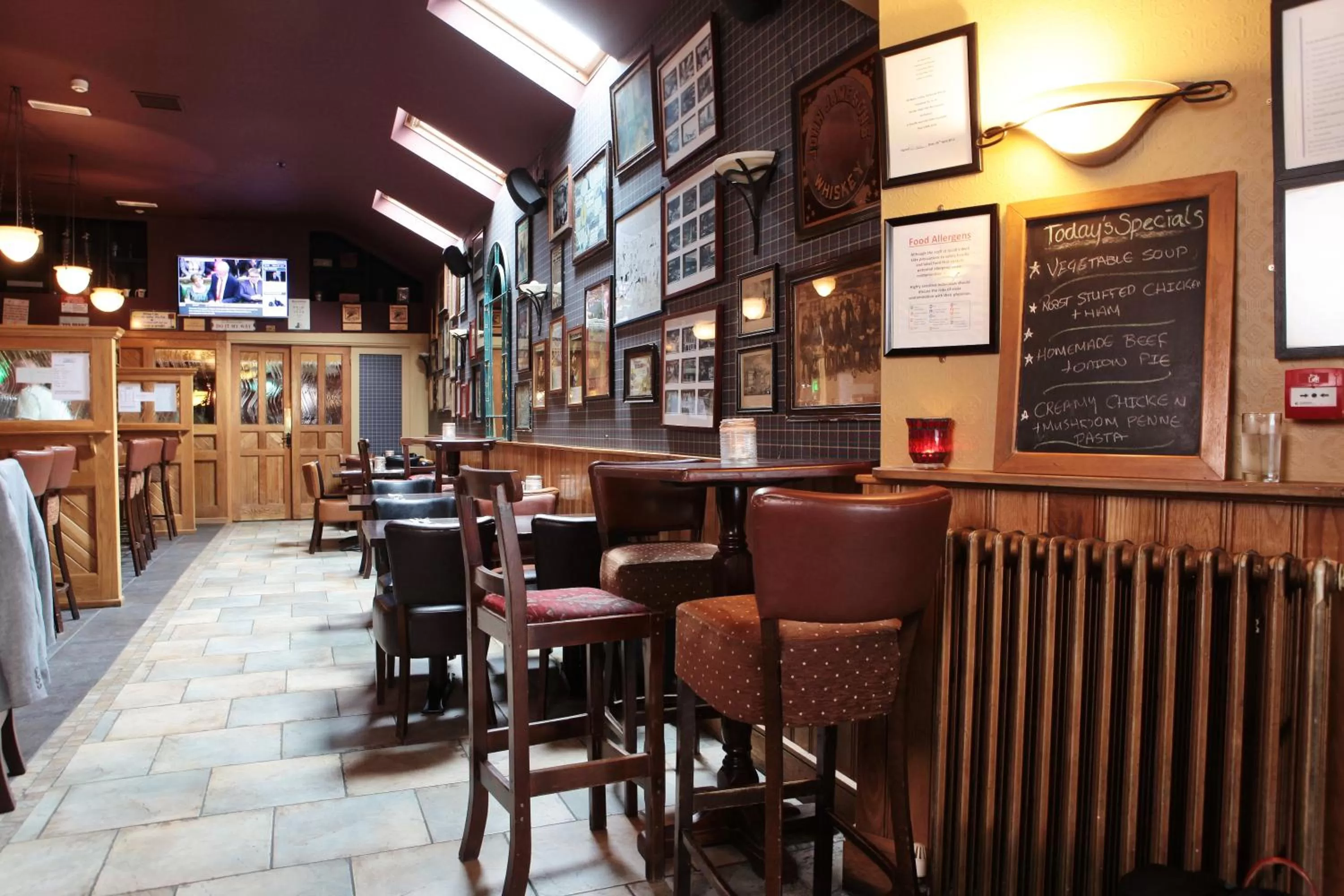 Restaurant/places to eat in Jacob's Well Hotel