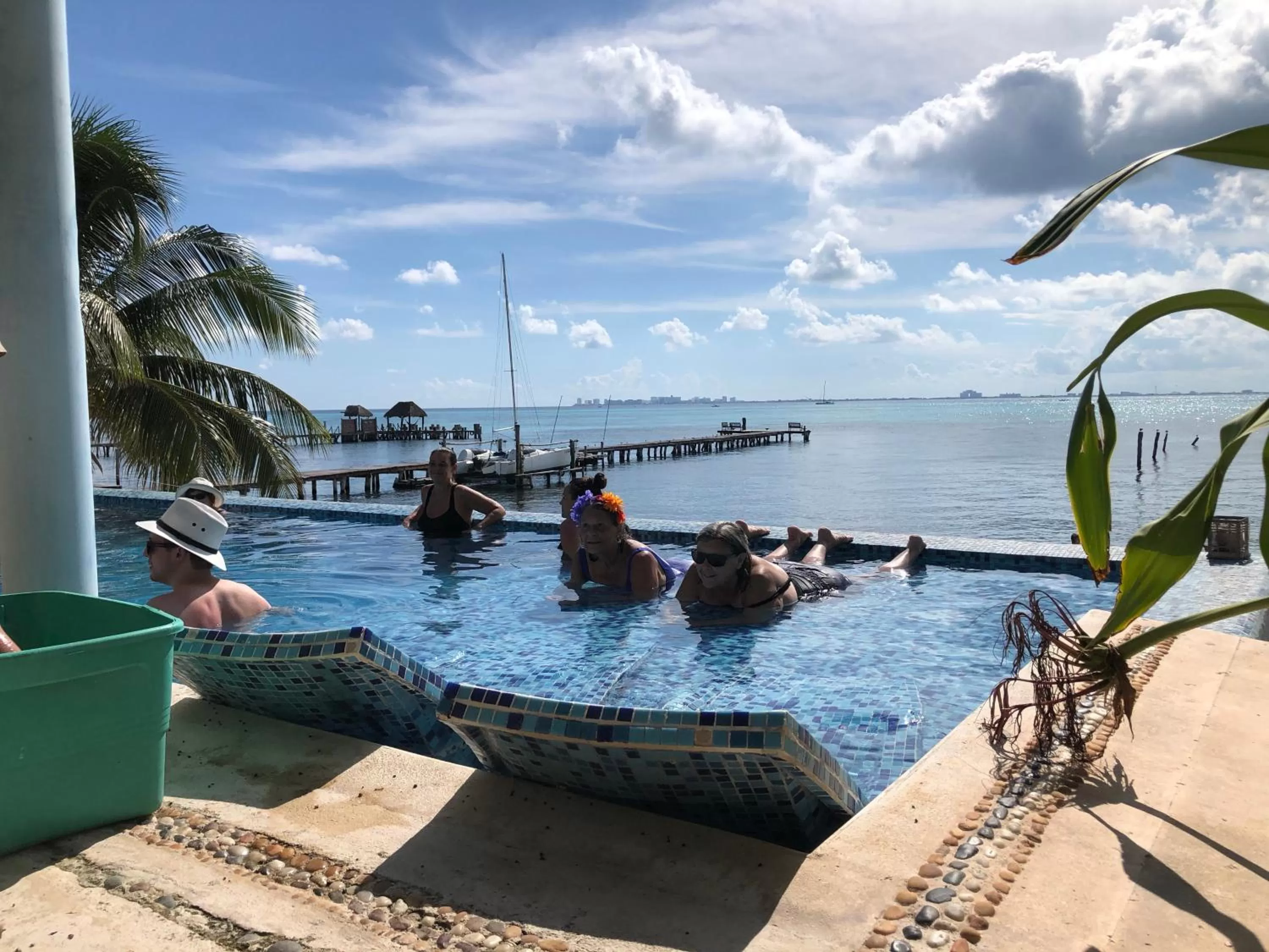 People in Maria's Kan Kin