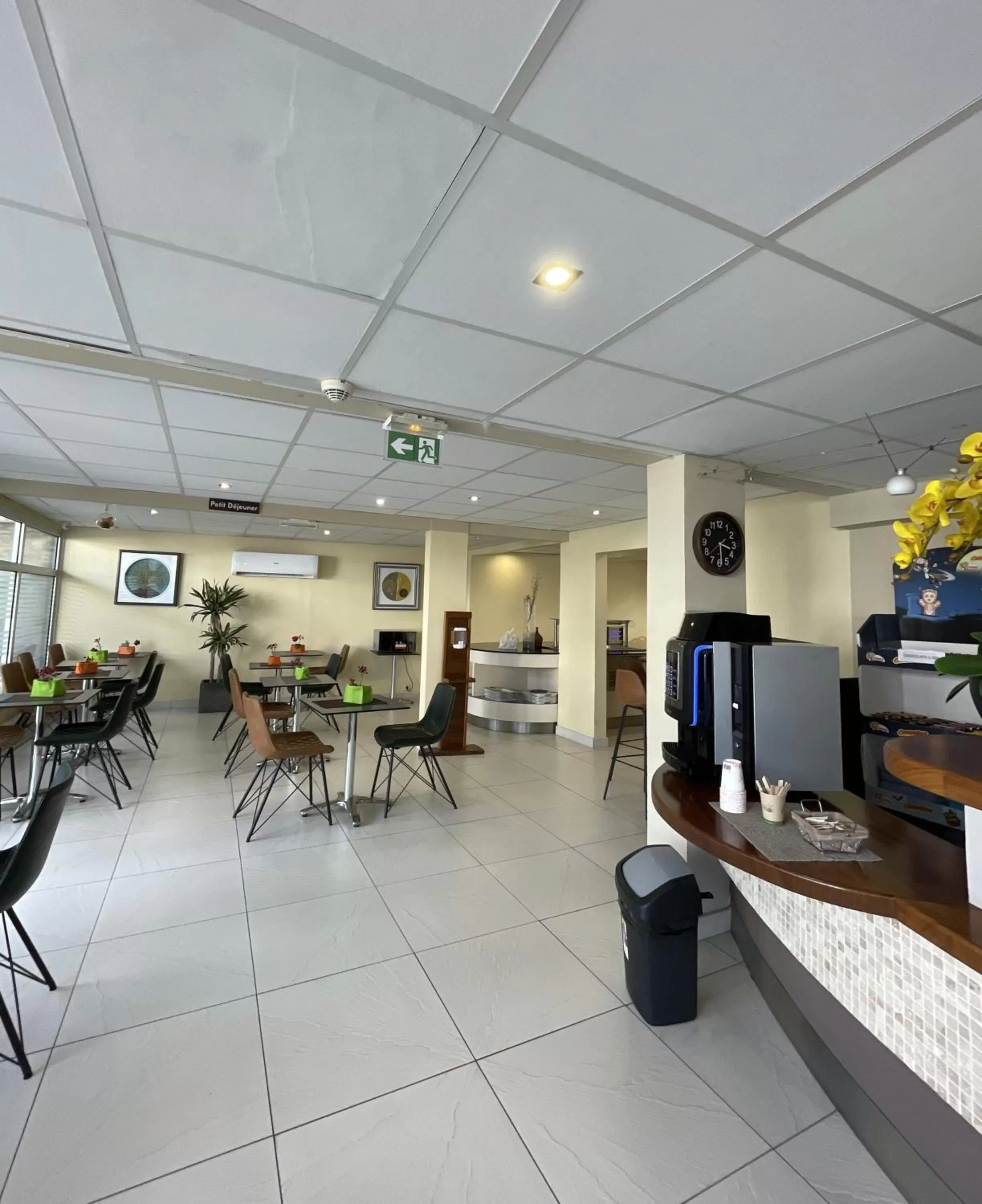 Lobby or reception in Hôtel Select - Réunion