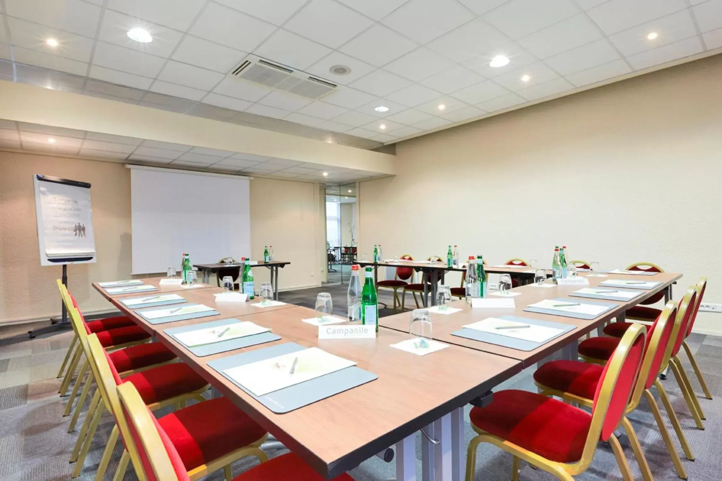 Business facilities in Campanile Paris Est - Pantin