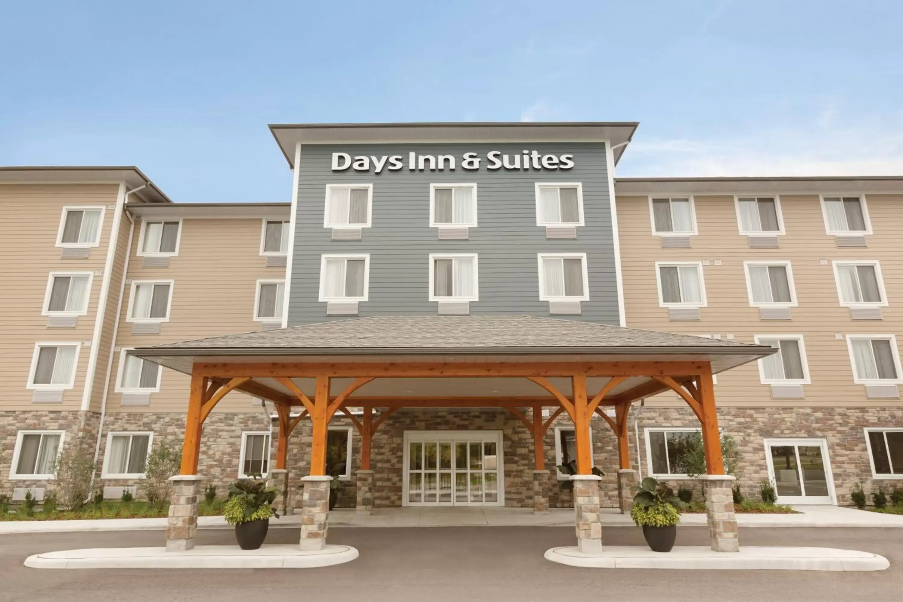 Facade/entrance, Property Building in Days Inn & Suites by Wyndham Lindsay