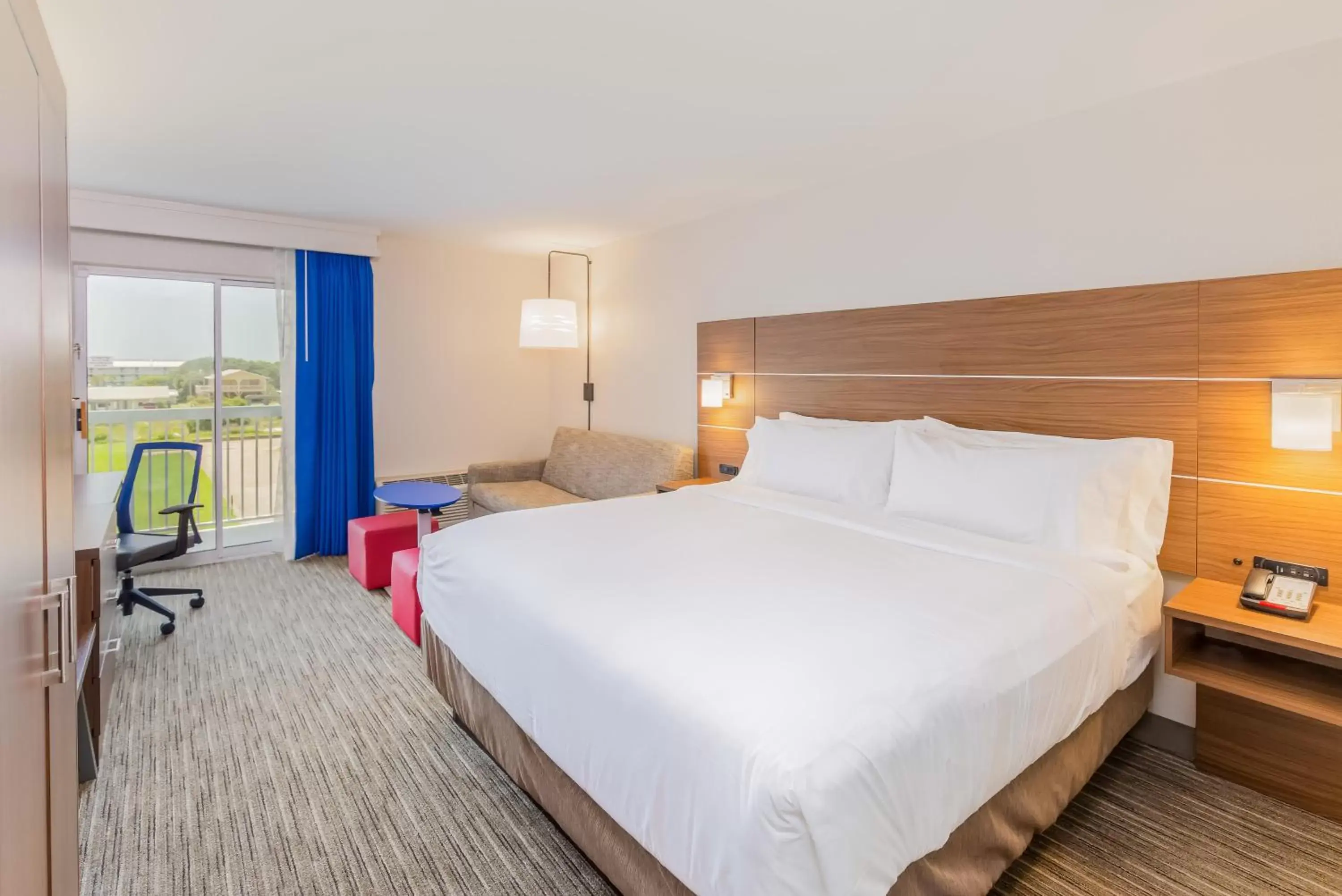 Photo of the whole room, Bed in Holiday Inn Express Orange Beach - On The Beach, an IHG Hotel