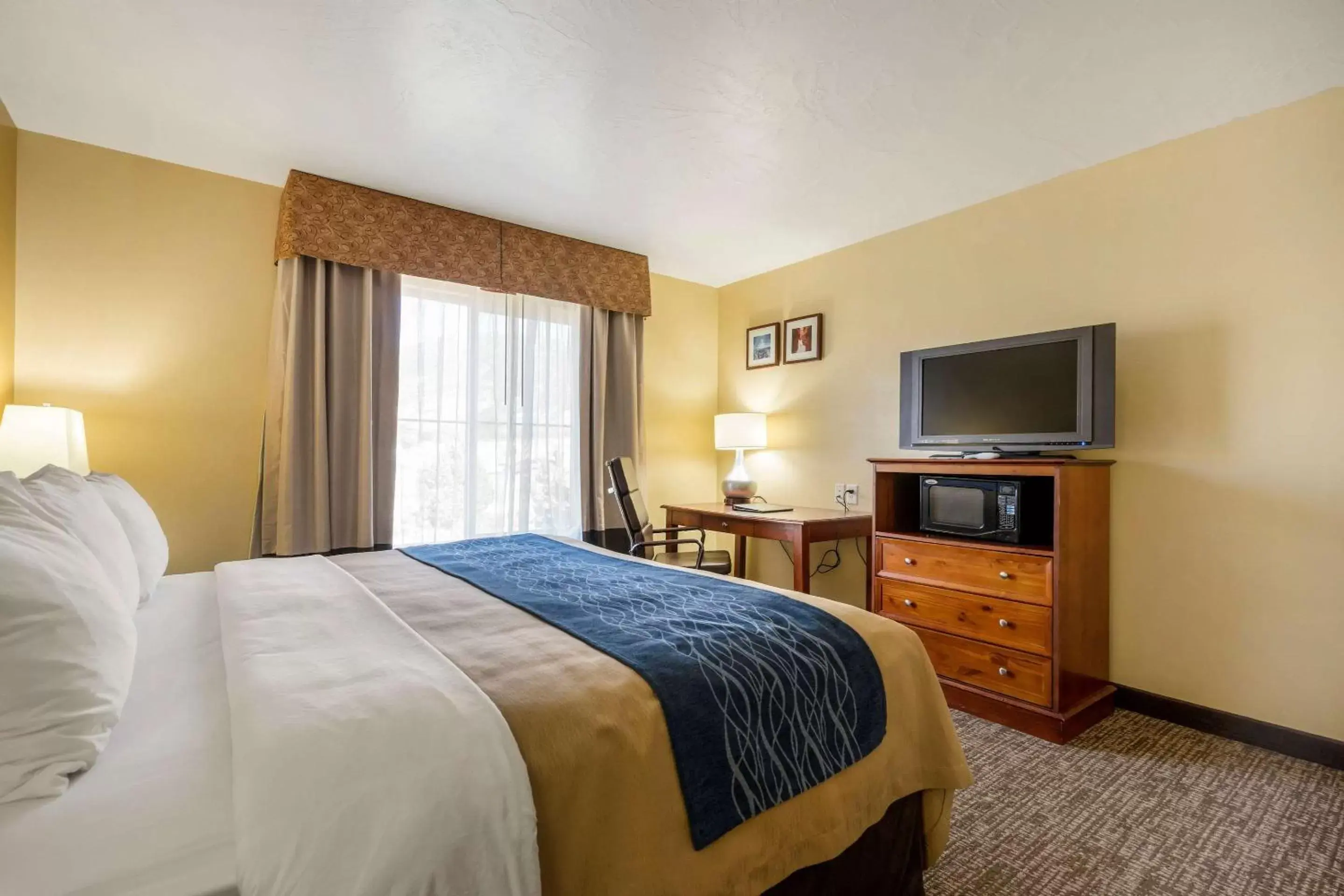 Photo of the whole room, Bed in Comfort Inn and Suites Cedar City