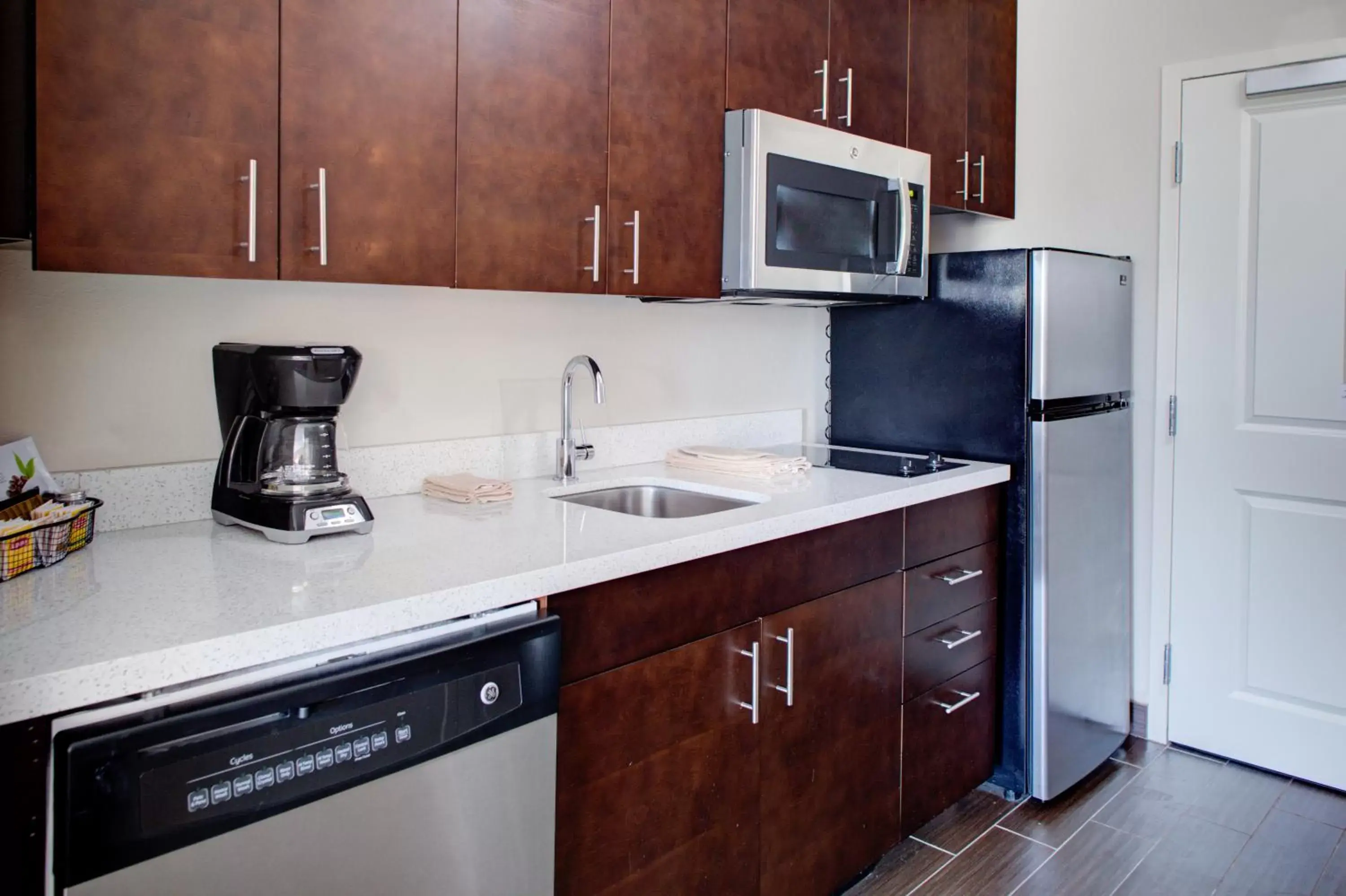 Kitchen or kitchenette, Kitchen/Kitchenette in TownePlace Suites by MarriottDetroit Canton