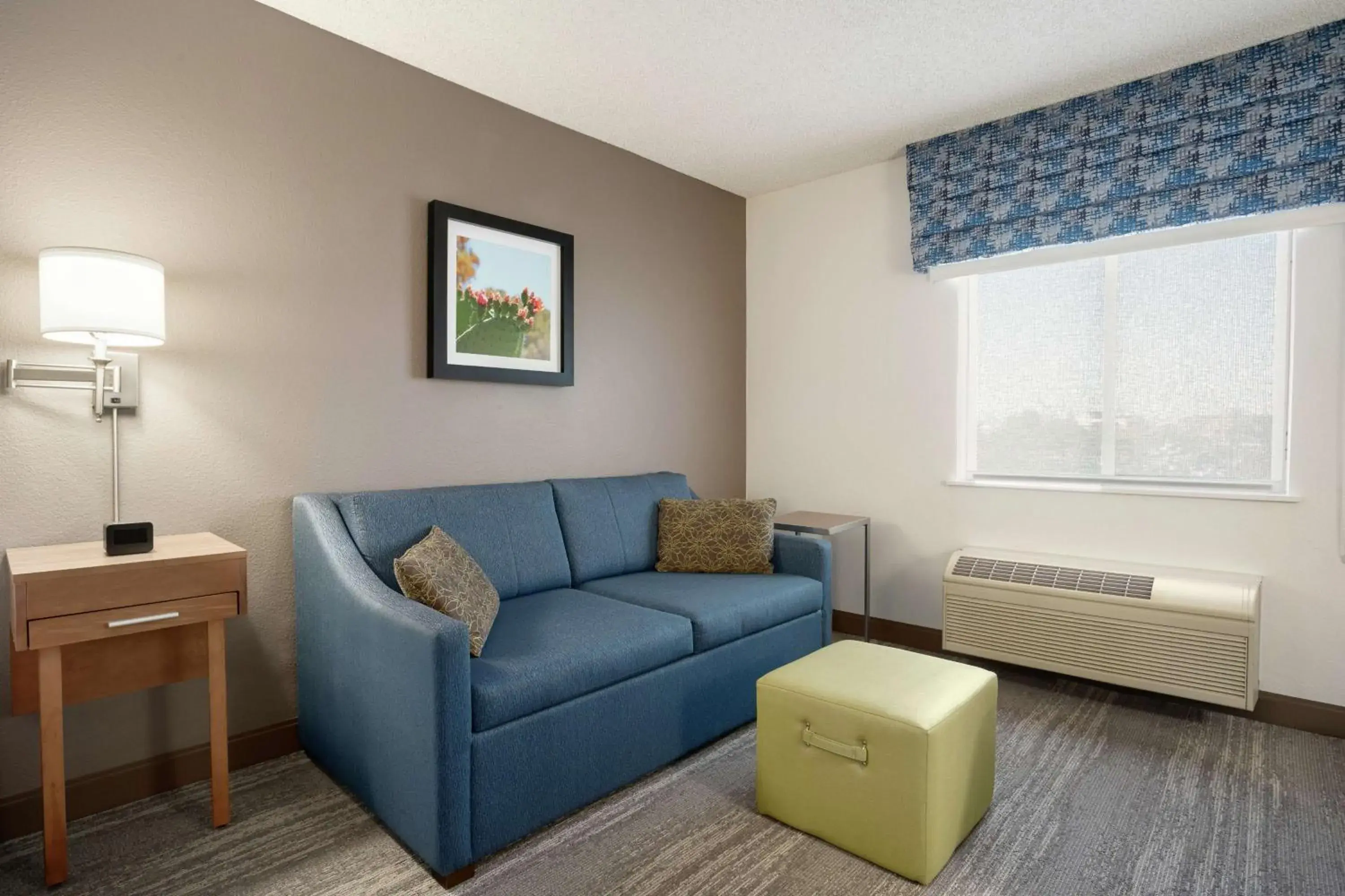 Living room, Seating Area in Hampton Inn By Hilton Phoenix-Midtown (Downtown Area)