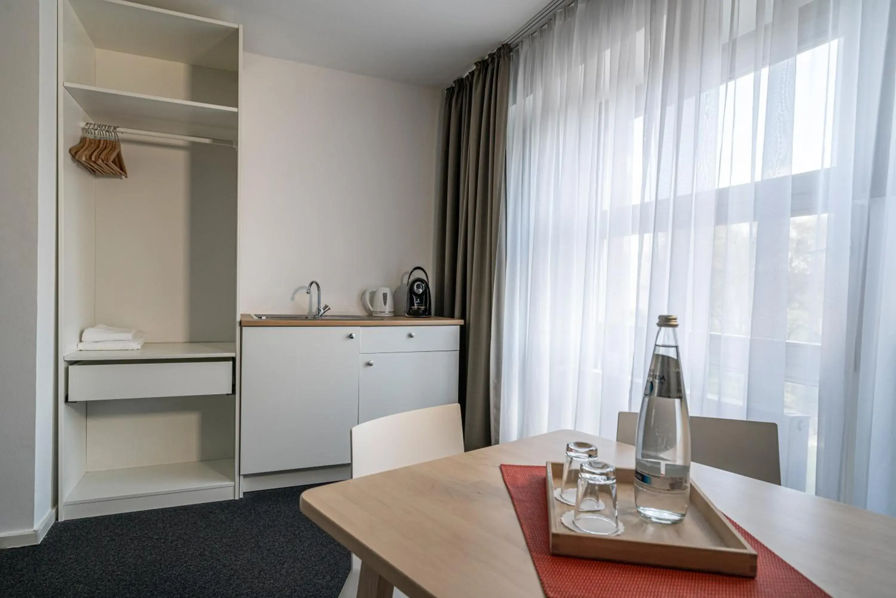 Kitchen or kitchenette, Drinks in Hotel BIG MAMA Berlin