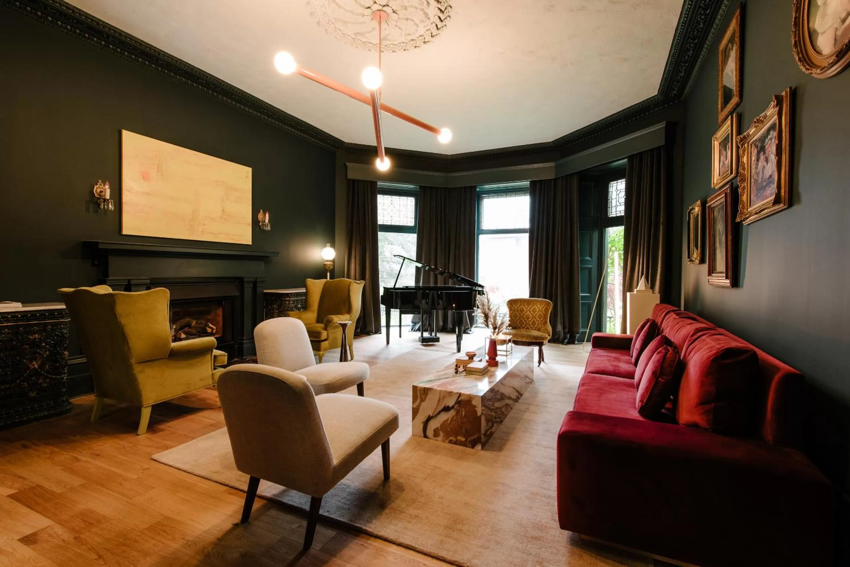 Lounge or bar in Rosemount Inn