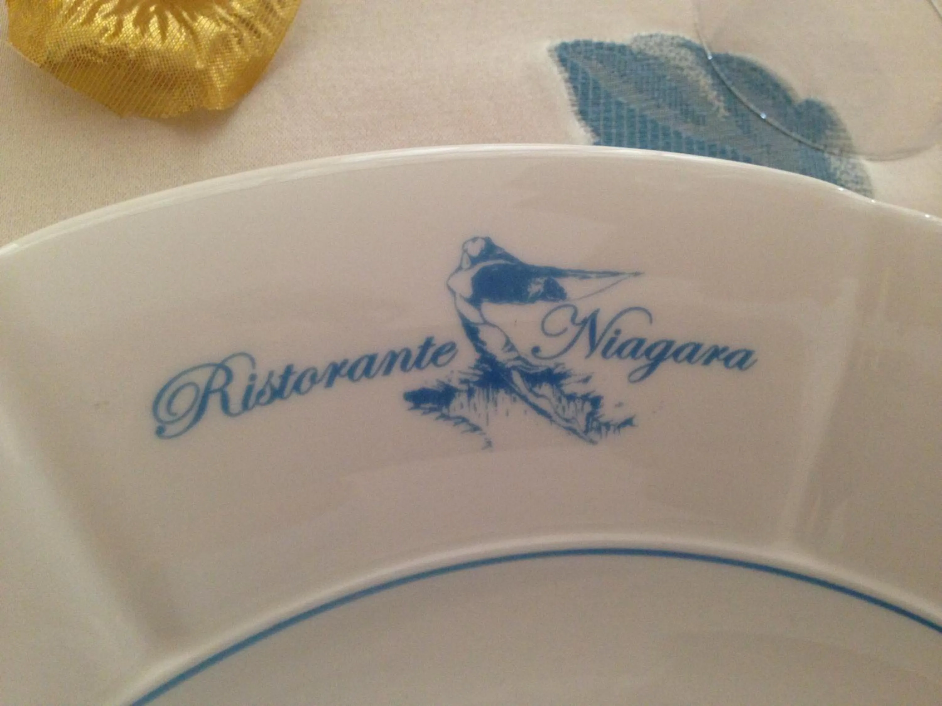 Restaurant/places to eat in Hotel Niagara