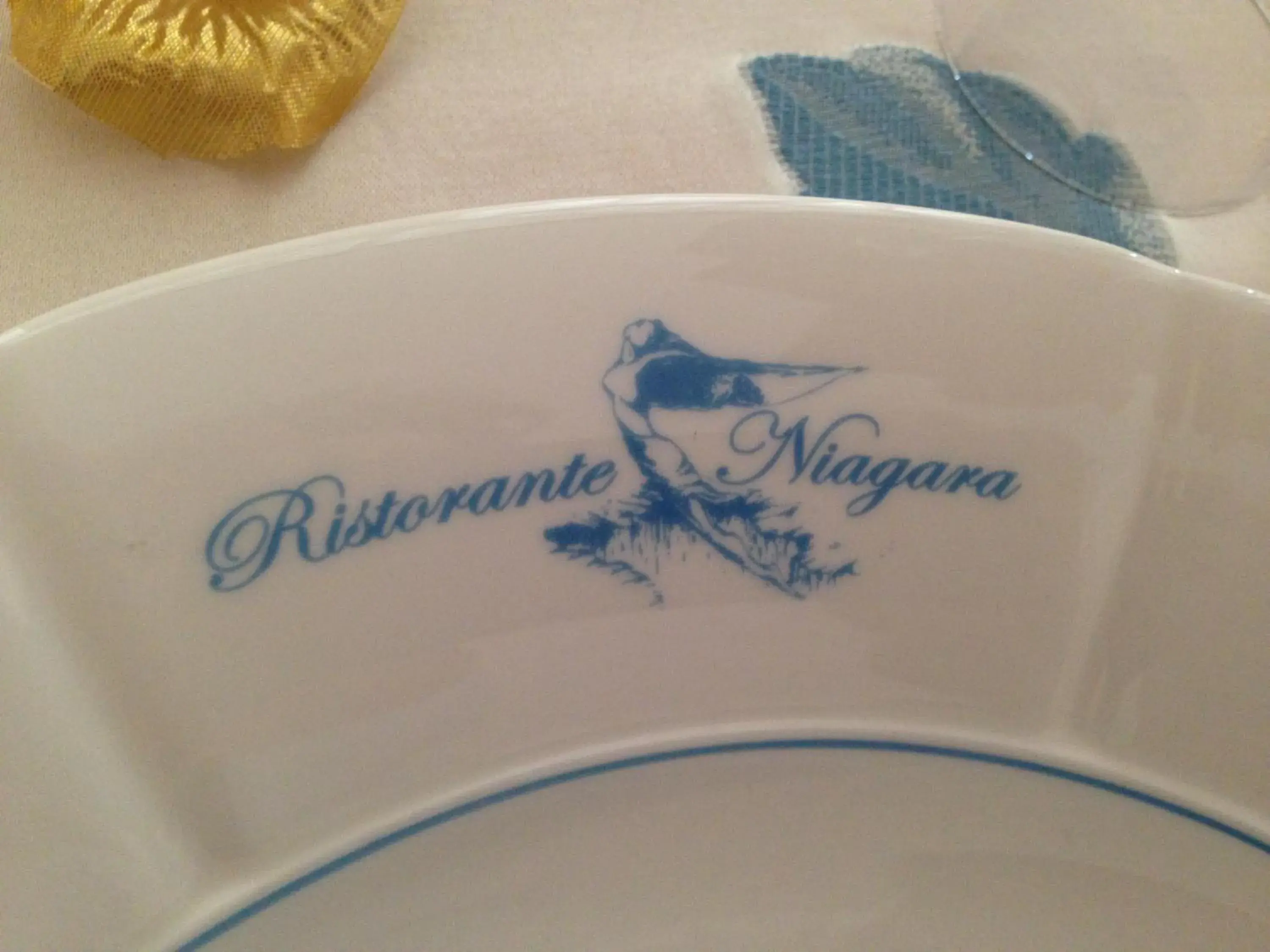 Restaurant/places to eat in Hotel Niagara