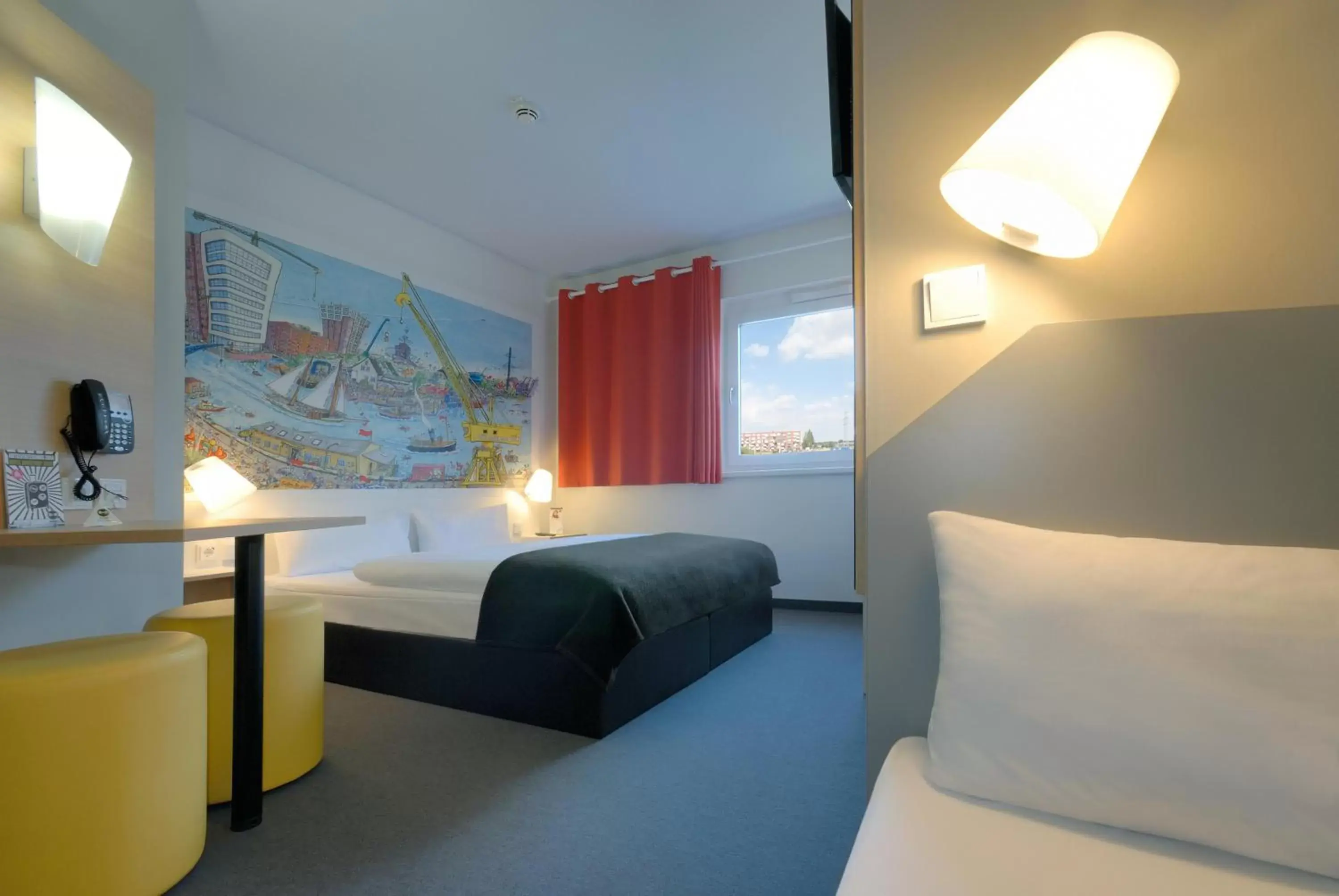 Photo of the whole room, Bed in B&B Hotel Hamburg-Harburg