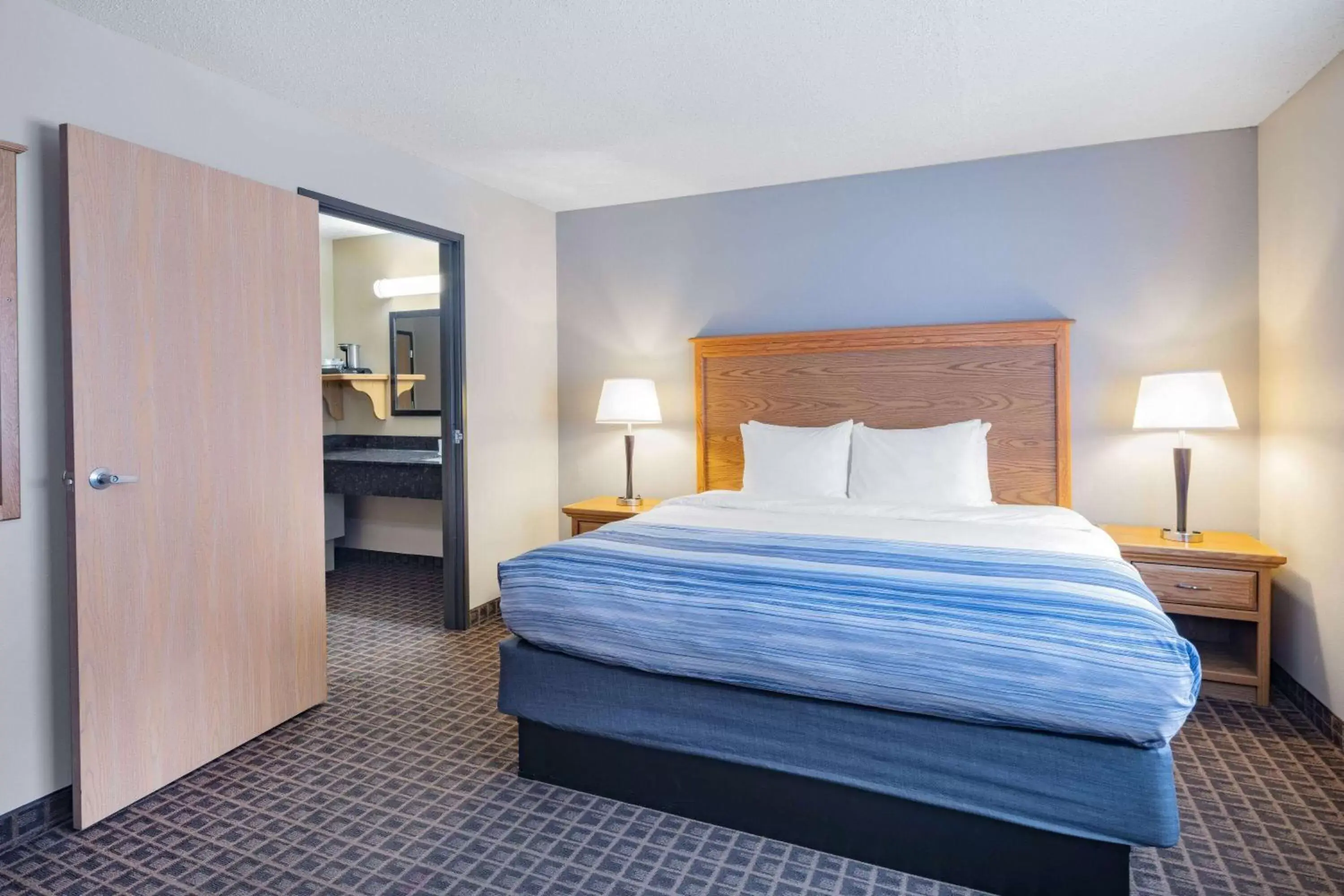 Deluxe King Suite - Non-Smoking in AmericInn by Wyndham Aberdeen Event Center