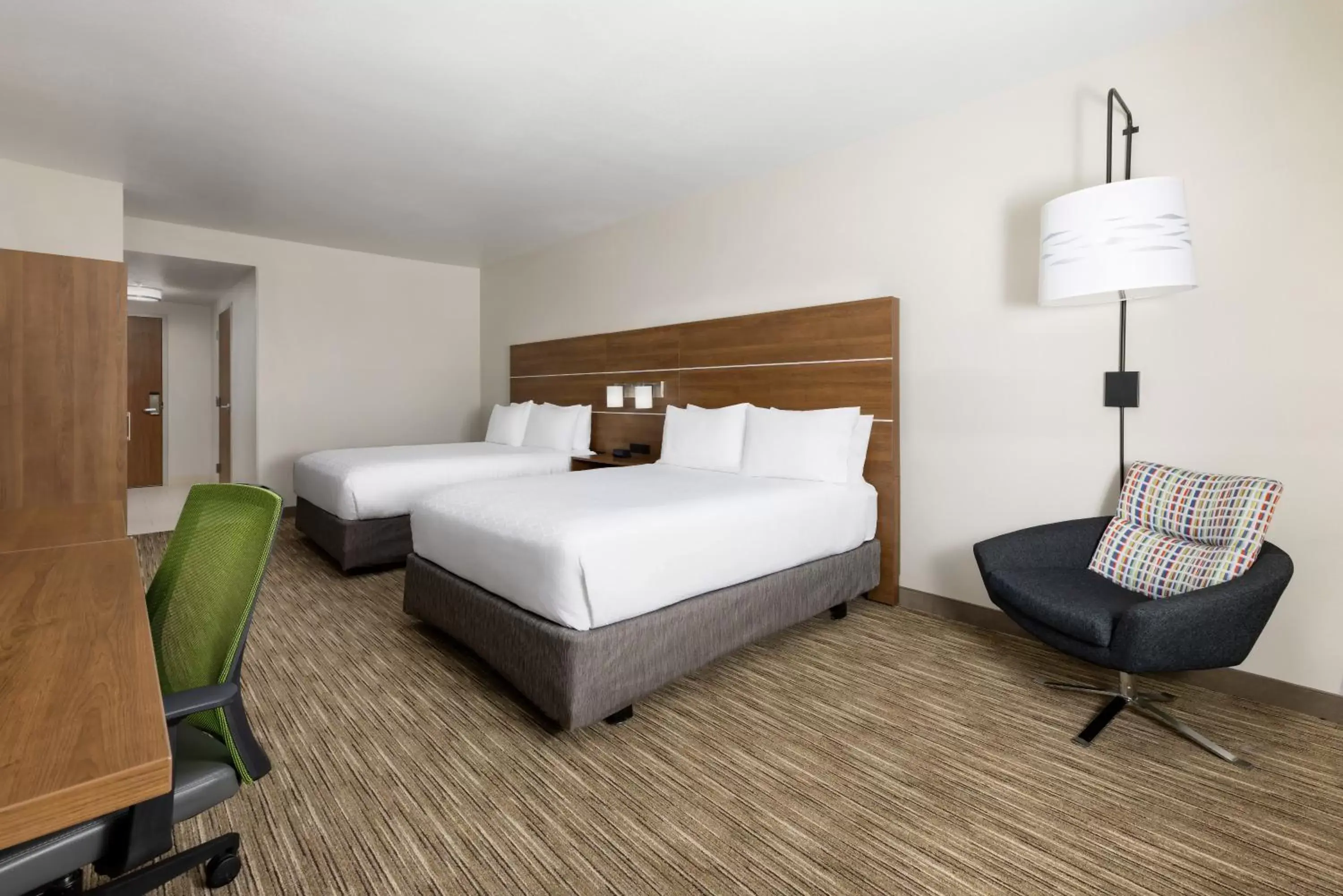 Standard Room with Two Queen Beds - Communications Accessible Tub in Holiday Inn Express & Suites Oakhurst-Yosemite Park Area, an IHG Hotel Standard Room with Two Queen Beds - Communications Accessible Tub in Holiday Inn Express & Suites Oakhurst-Yosemite Park Area, an IHG Hotel