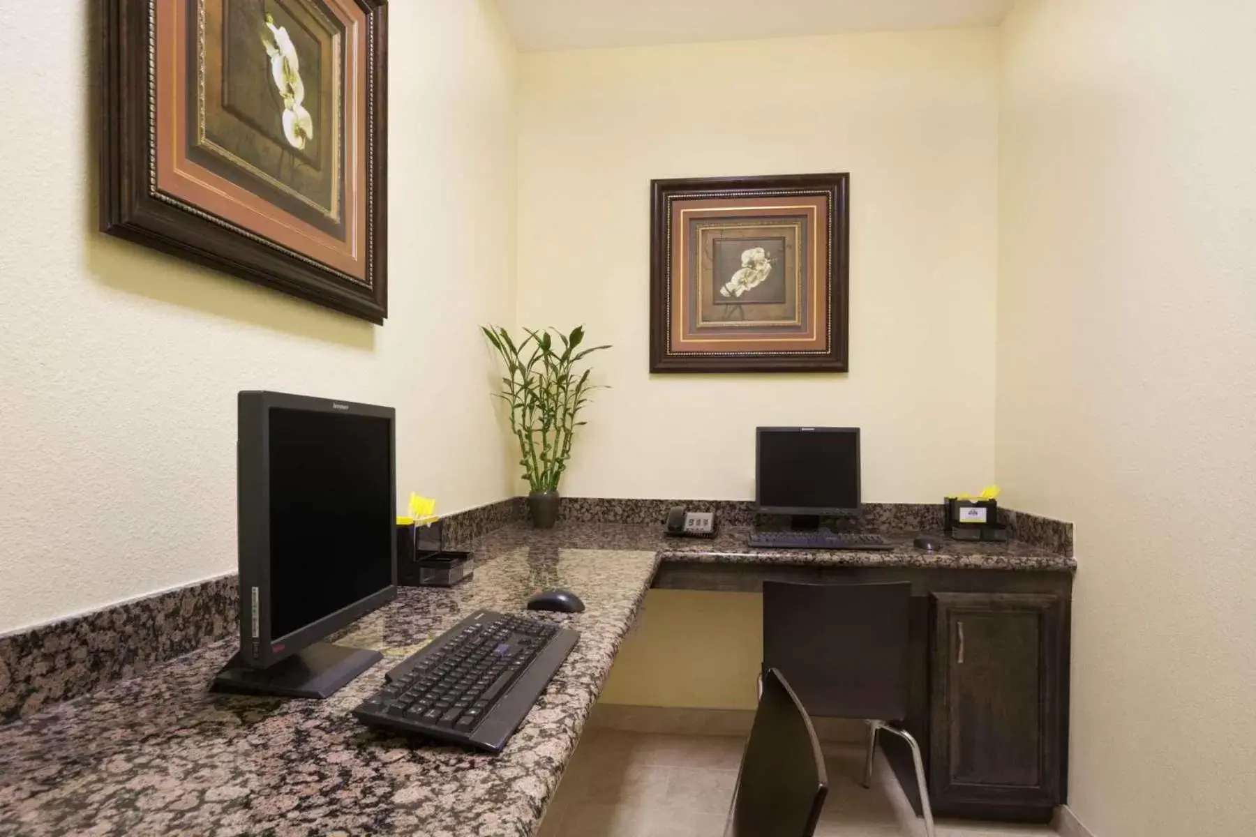 Business facilities, Business Area/Conference Room in Days Inn & Suites by Wyndham Galveston West/Seawall