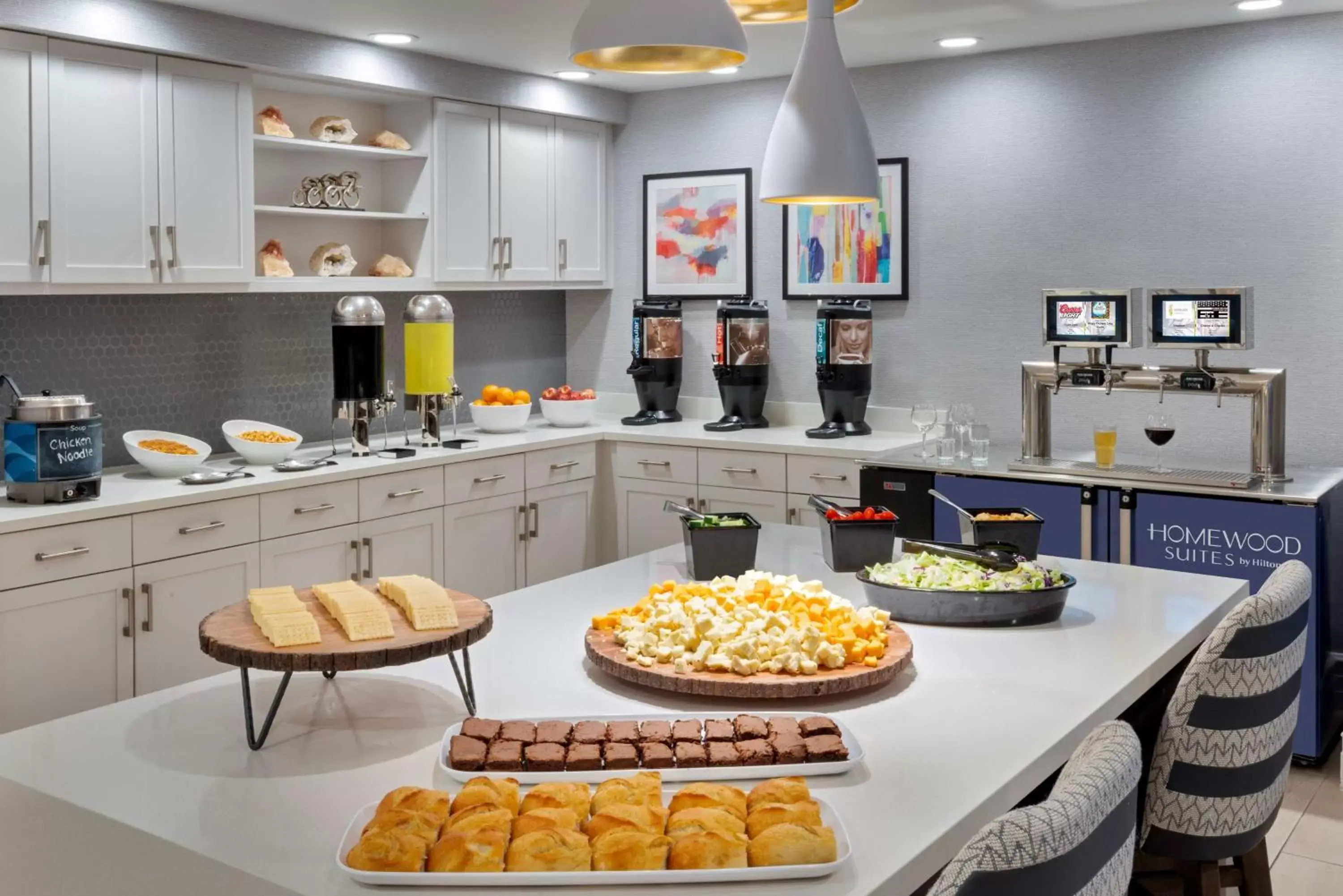 Dining area, Kitchen/Kitchenette in Homewood Suites by Hilton Boston/Canton, MA