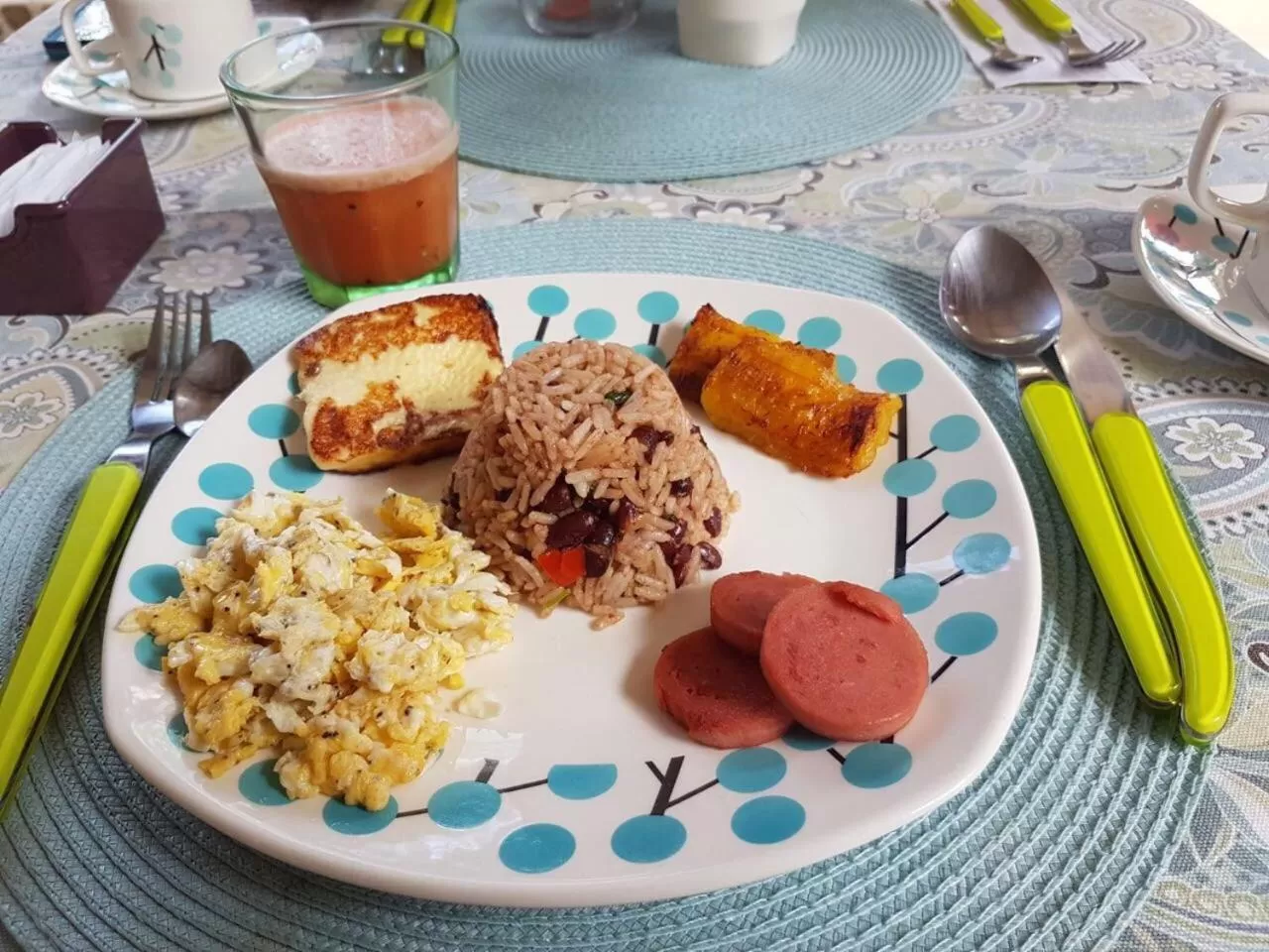 Breakfast in The Beach Bungalows - Yoga and Surf Hotel - Adults Only