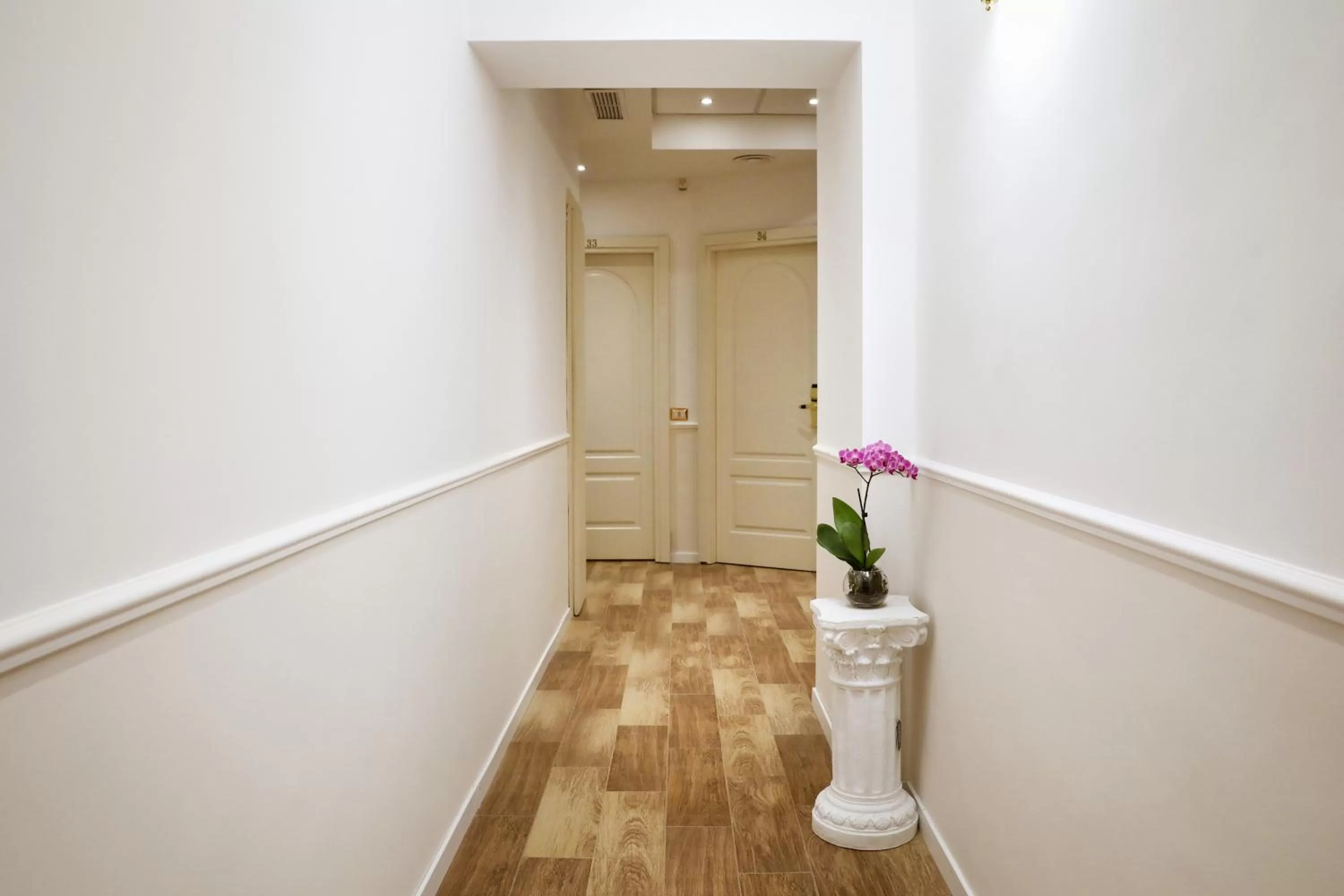 Lobby or reception in Elegant Rooms Roma - Guest House