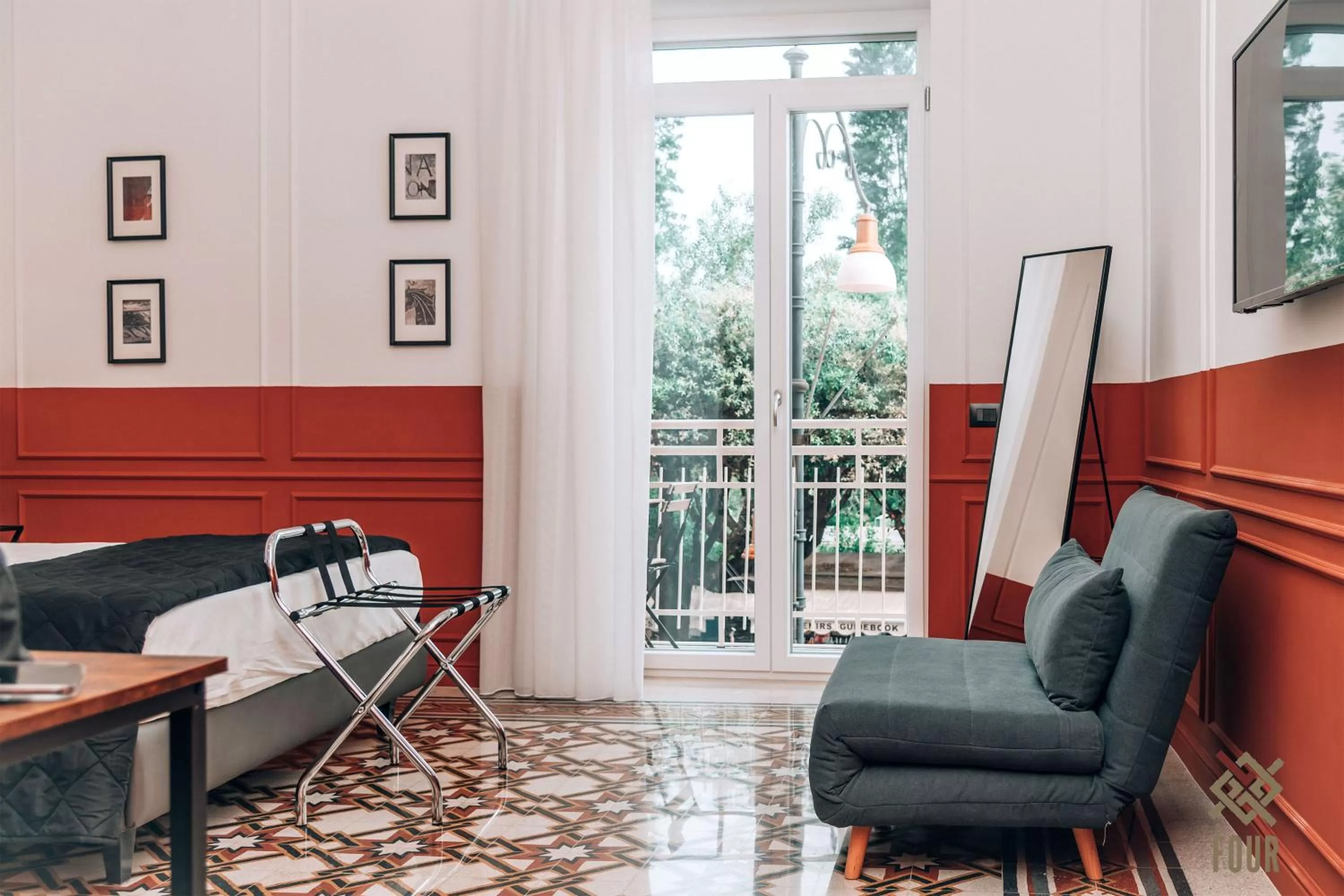 Photo of the whole room in Four Pompei