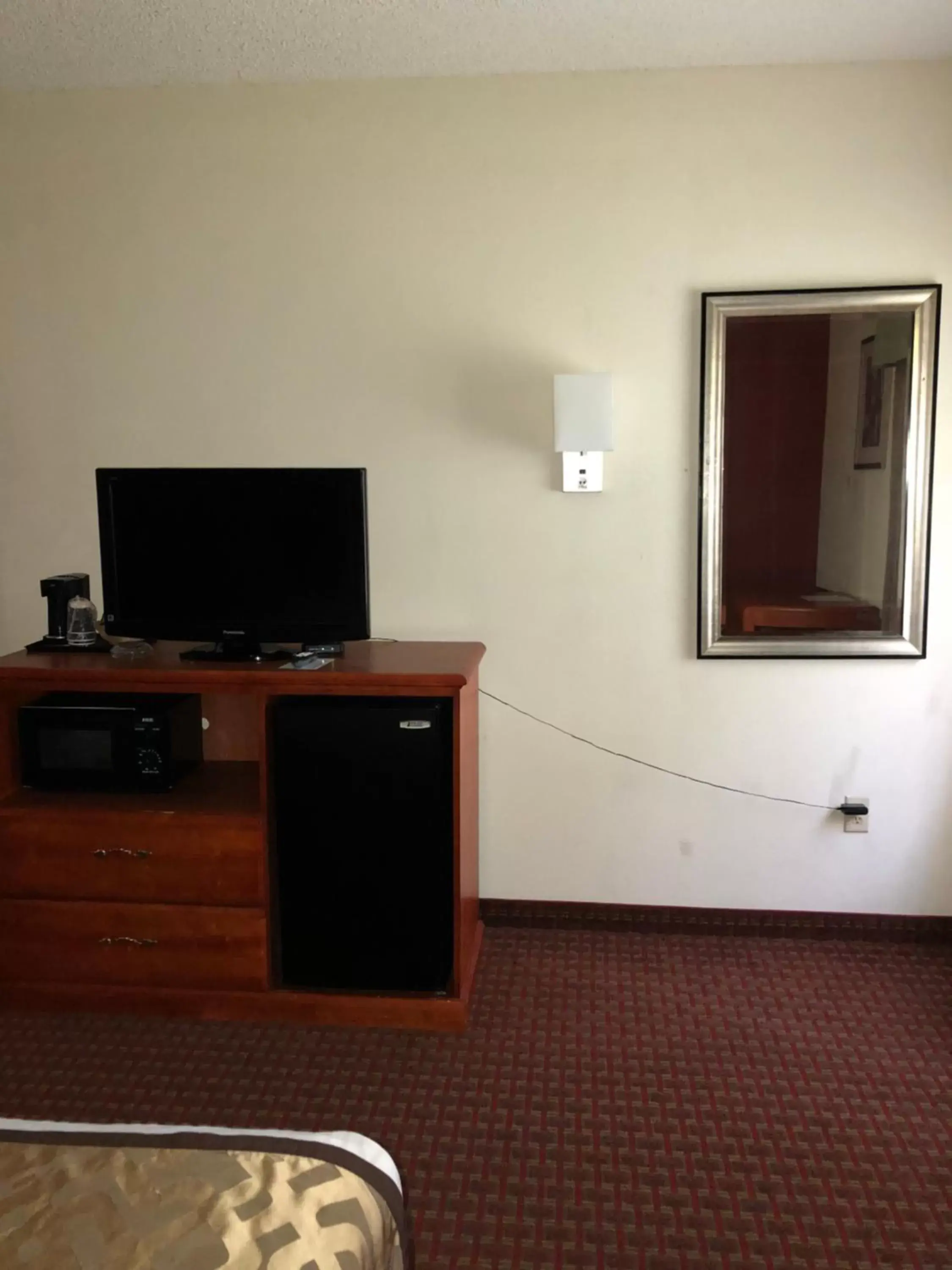 TV/Entertainment Center in Millennium Inn