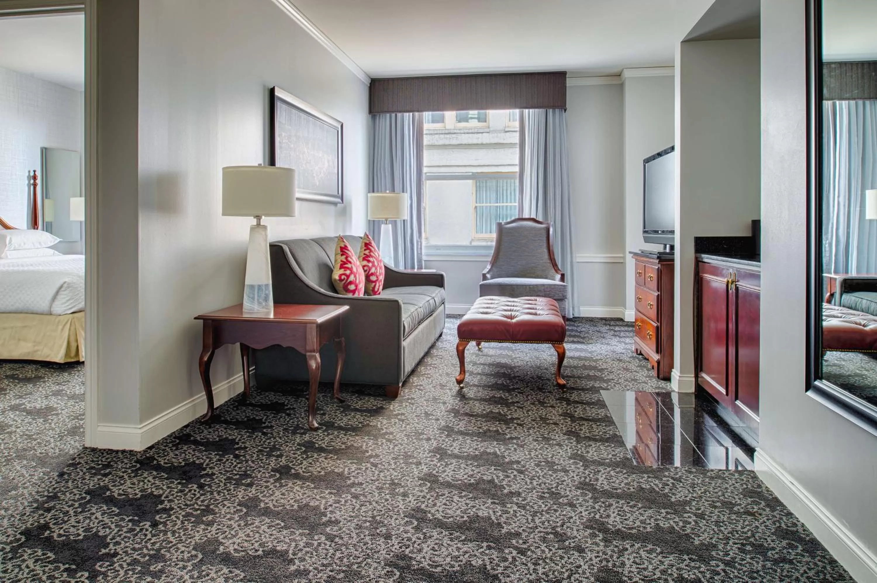 Living room, Bed in Embassy Suites by Hilton Portland Downtown