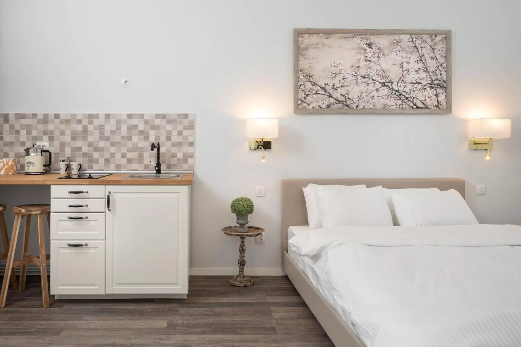 Bed in ALBERT RESIDENCE Brasov with complimentary parking and 10 percent Food and Drinks