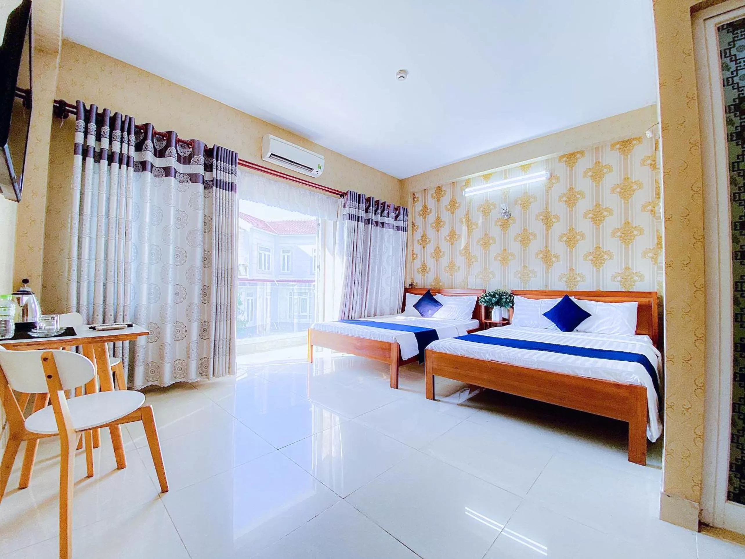 Family Room with Balcony in Joi Hospitality - Anthony