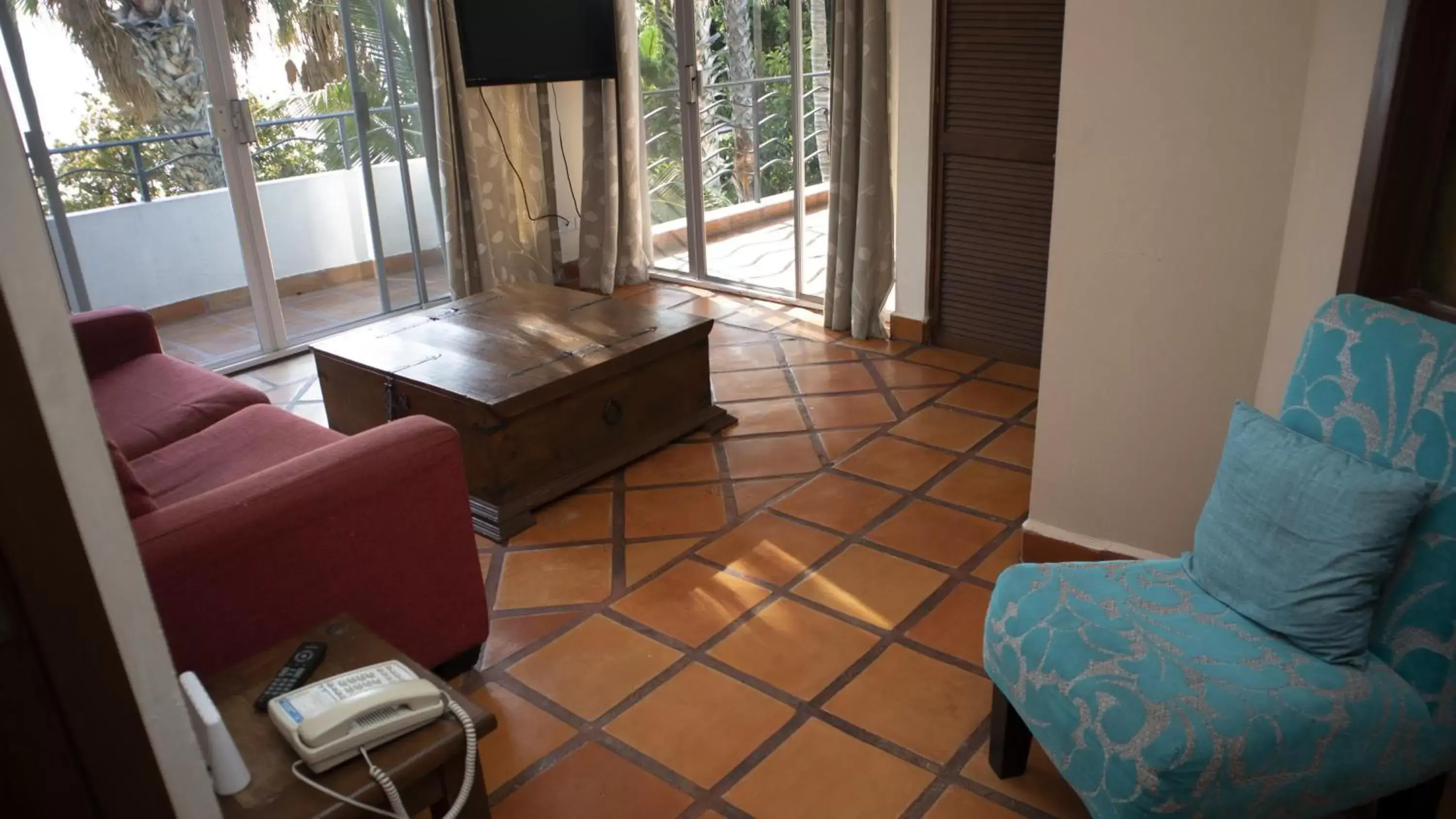 Seating Area in La Concha Beach Hotel & Club