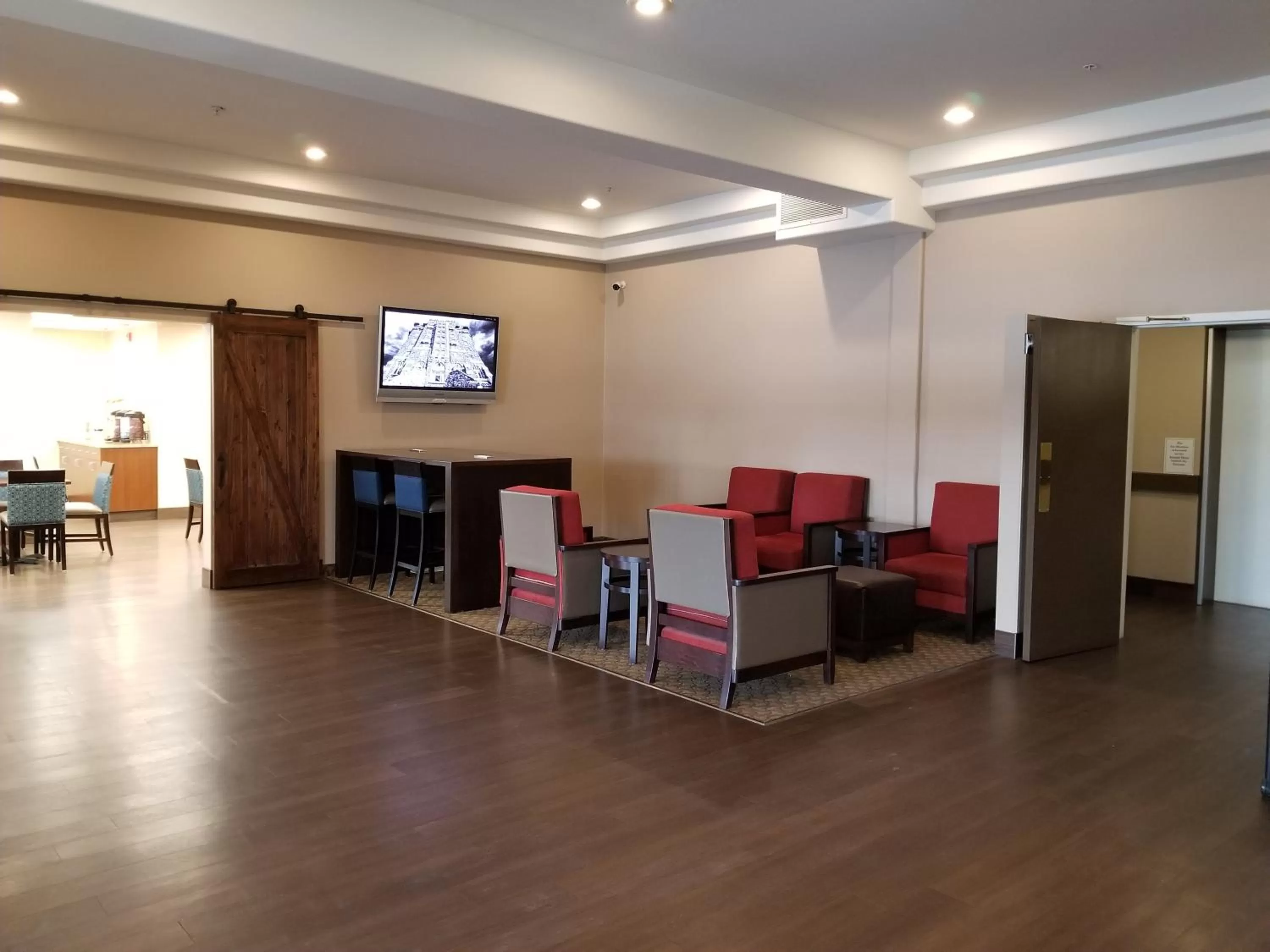 Communal lounge/ TV room in Comfort Inn