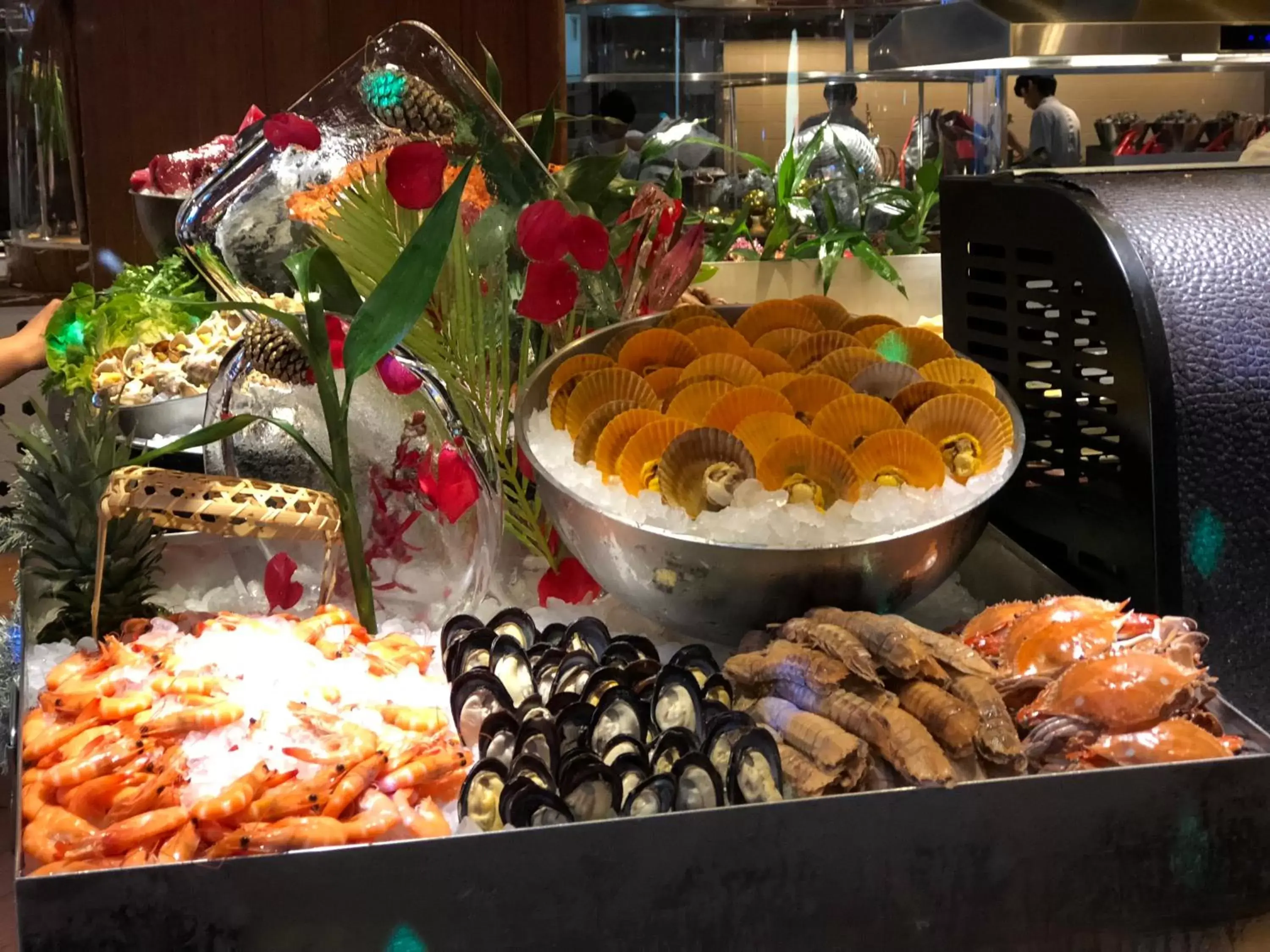 Food and drinks in Crowne Plaza Guangzhou City Centre, an IHG Hotel