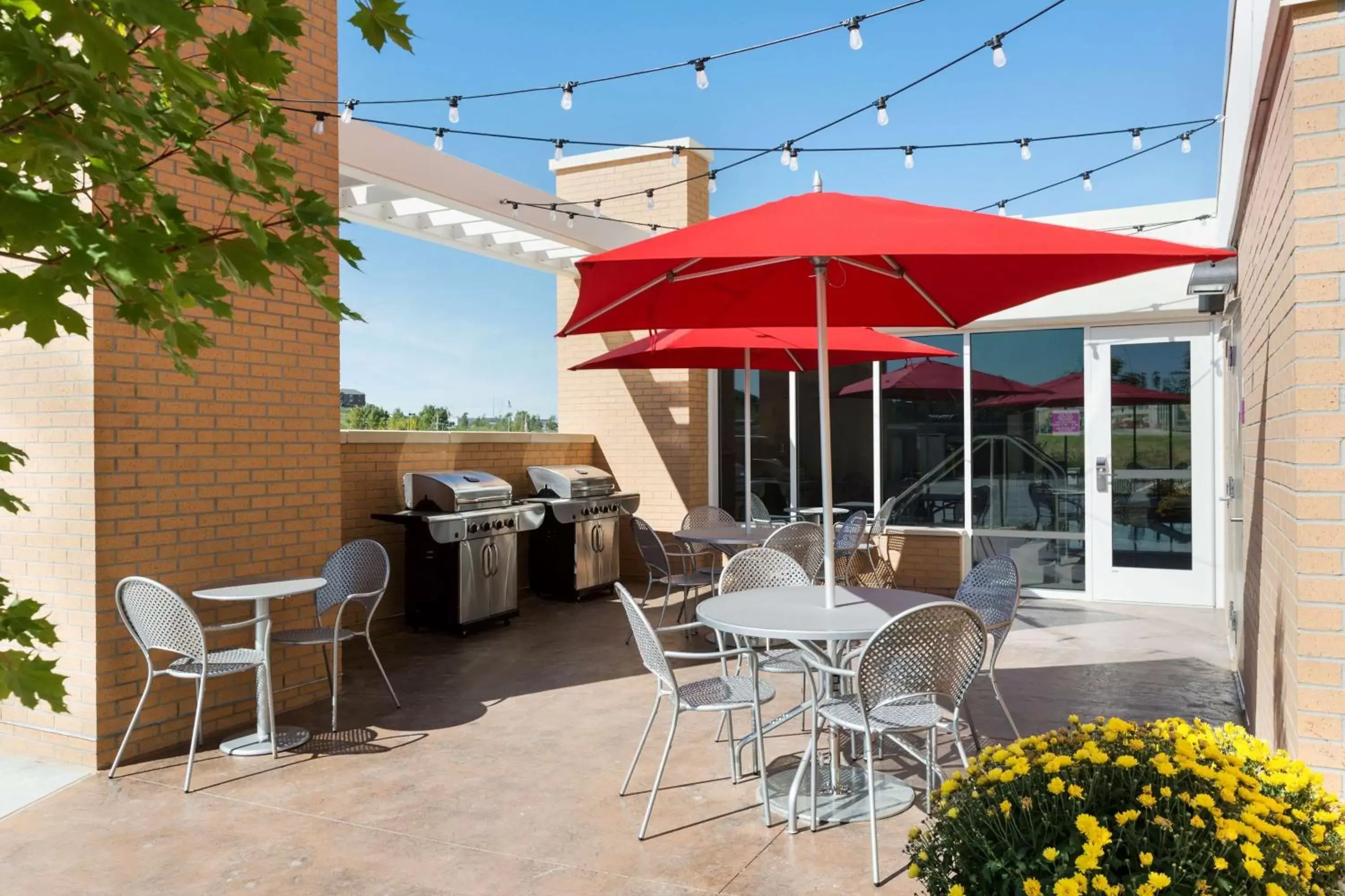 Patio, Restaurant/Places to Eat in Home2 Suites By Hilton Omaha West