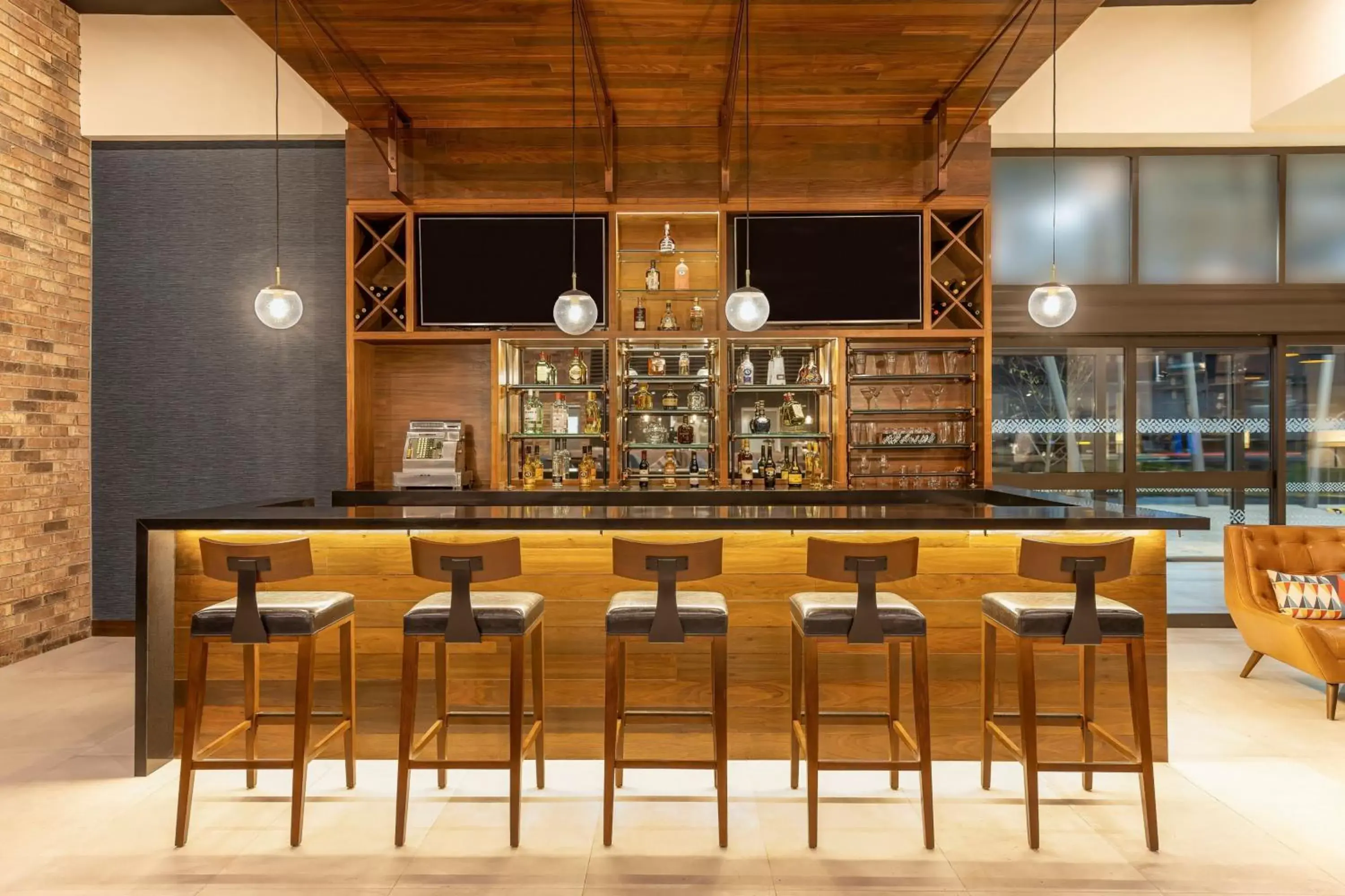 Restaurant/places to eat, Lounge/Bar in Four Points by Sheraton Monterrey Airport