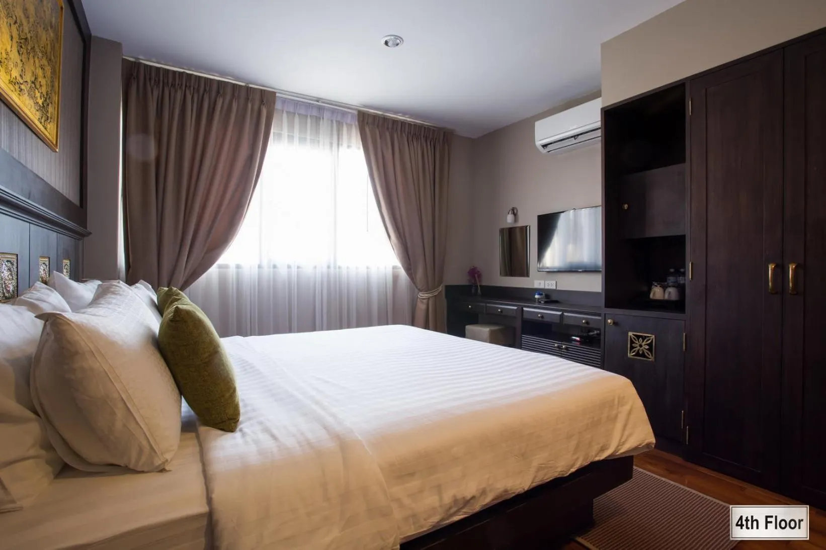 Photo of the whole room, Bed in Sala Arun