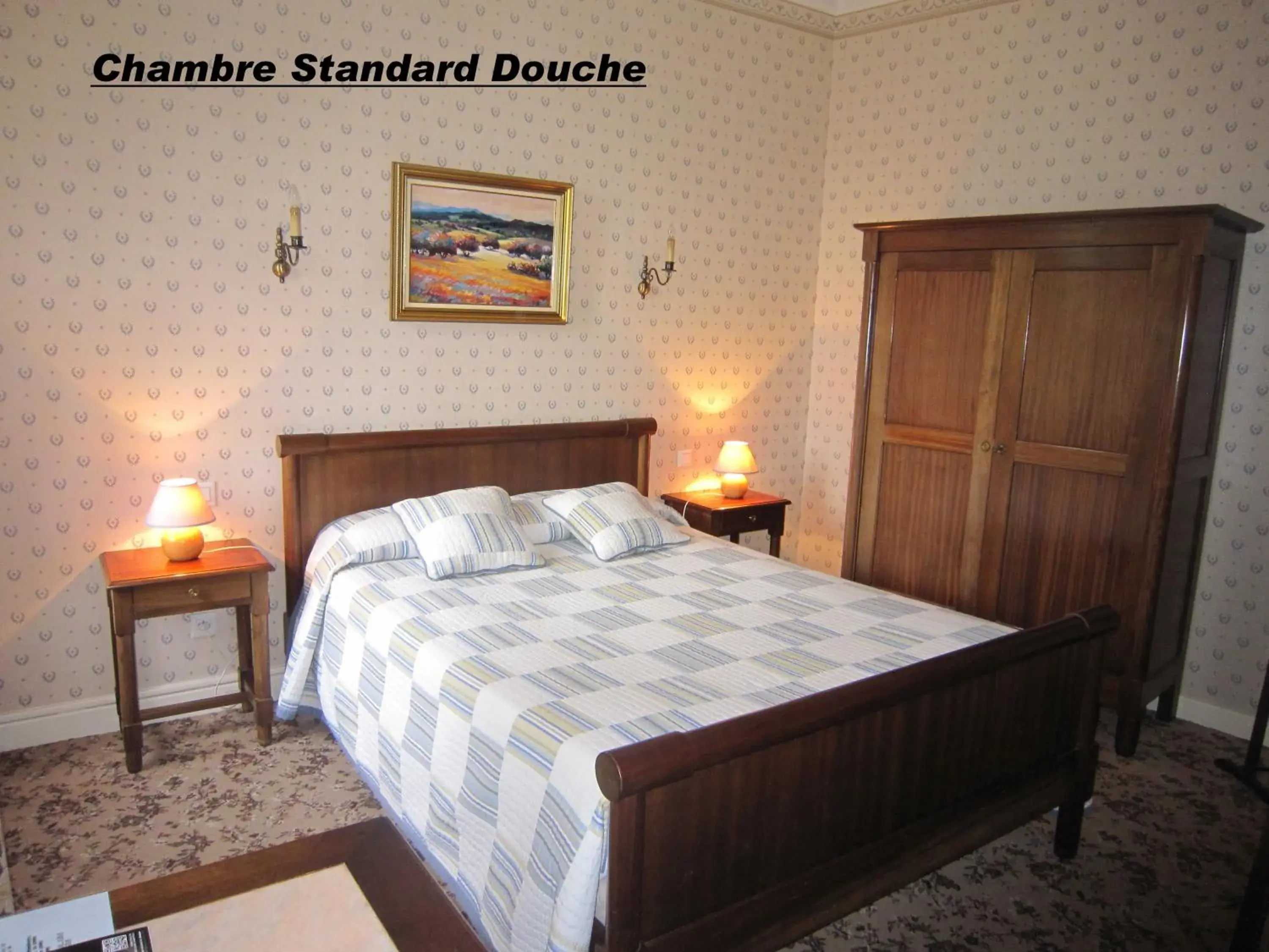 Photo of the whole room, Bed in Hostellerie de la Bouriane