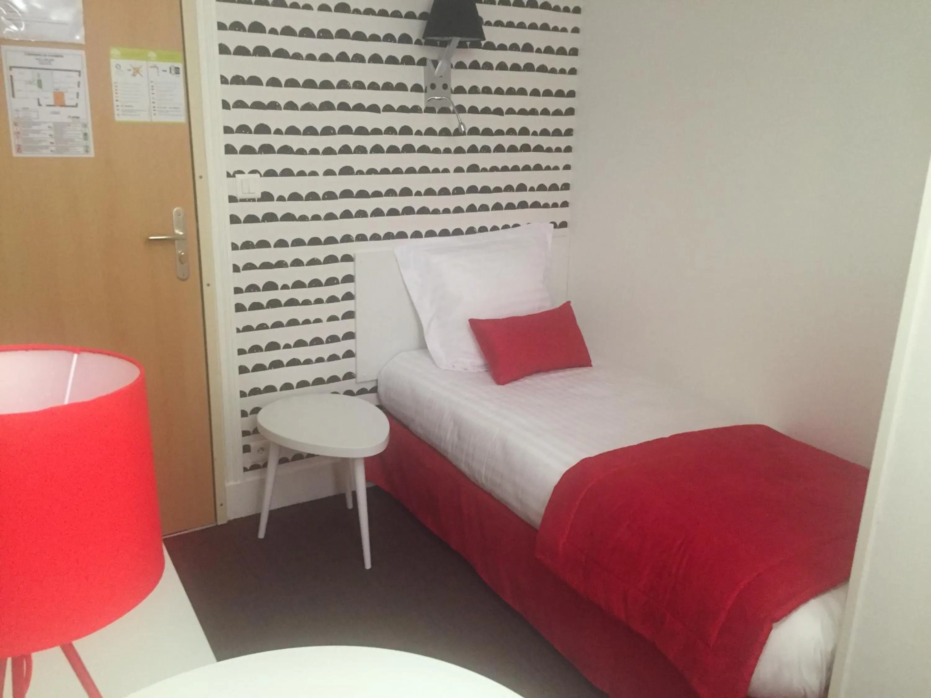 Photo of the whole room, Bed in Hôtel Concorde