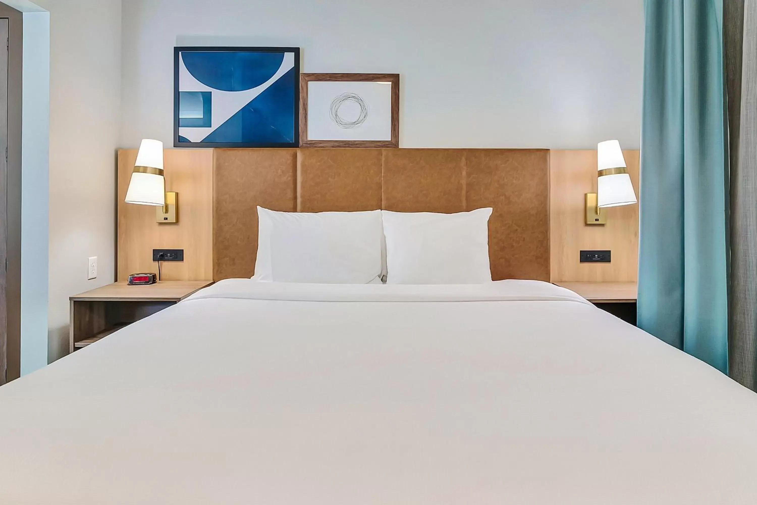 Bed in Staybridge Suites Tyler University Area, an IHG Hotel