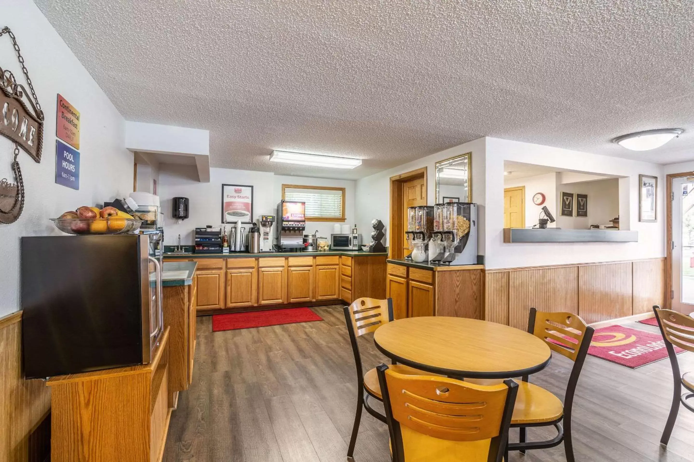 Lobby or reception, Restaurant/Places to Eat in Econo Lodge Miles City