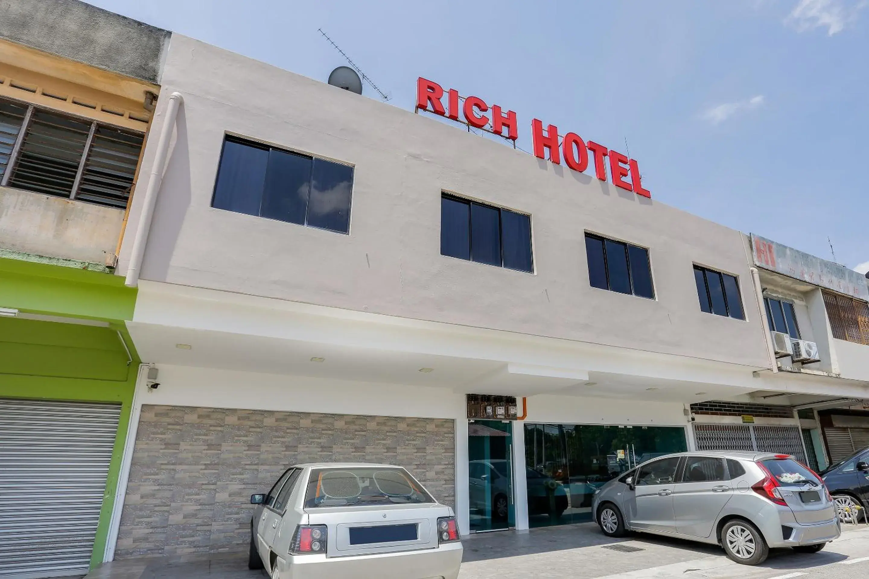 Property Building in Super OYO 89495 Rich Hotel