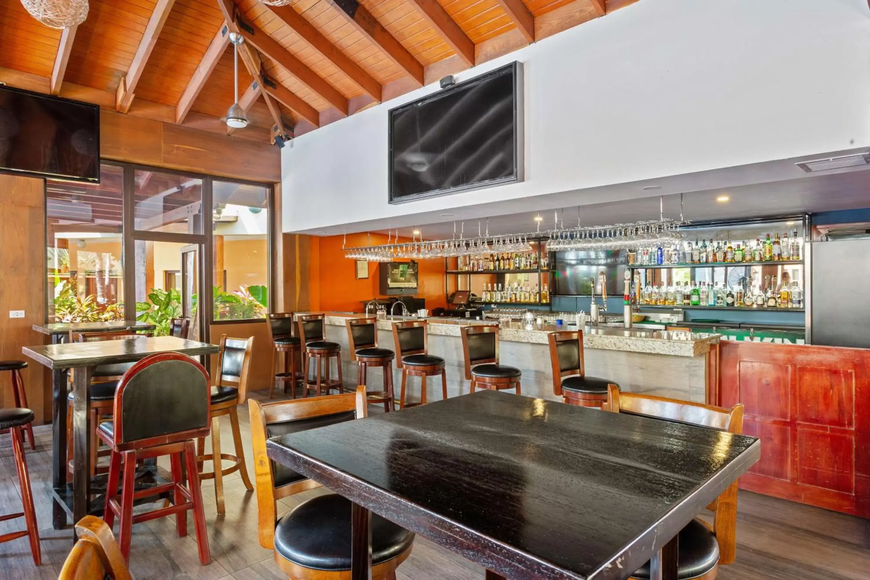 Lounge or bar, Restaurant/Places to Eat in Best Western Plus Belize Biltmore Plaza