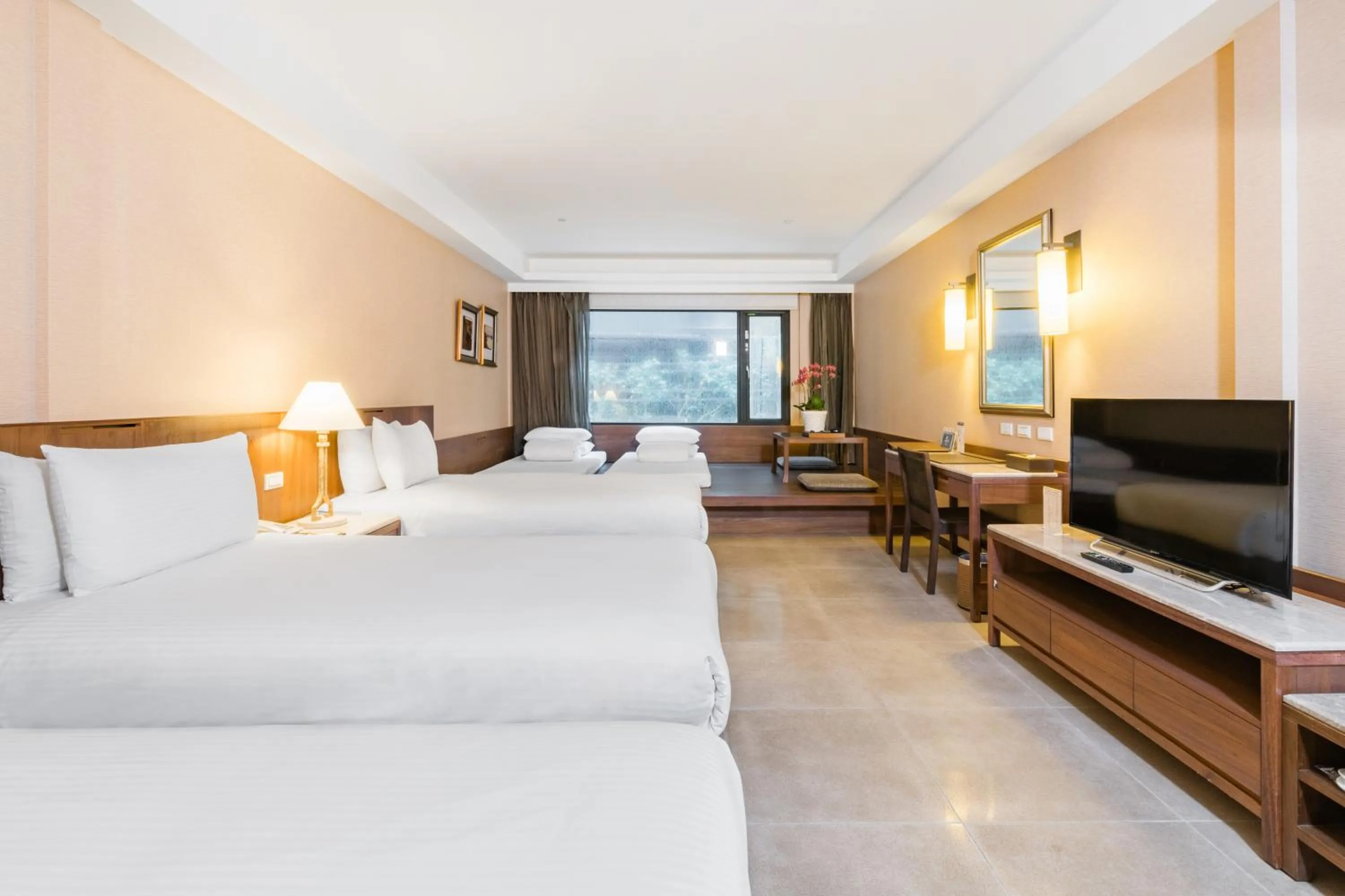 Photo of the whole room, Bed in Great Roots Forestry Spa Resort