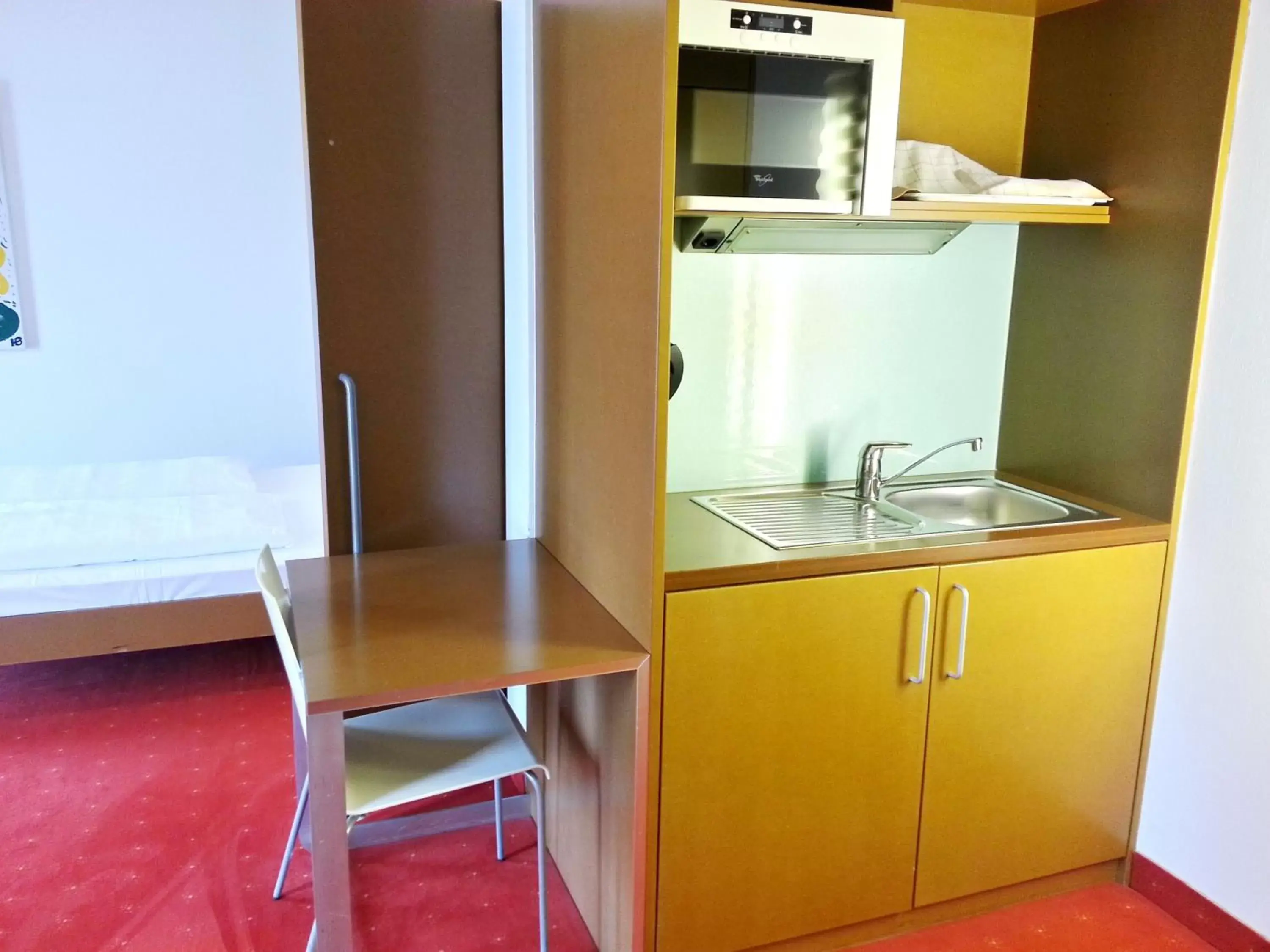 Kitchen or kitchenette, Kitchen/Kitchenette in Orange Wings Krems