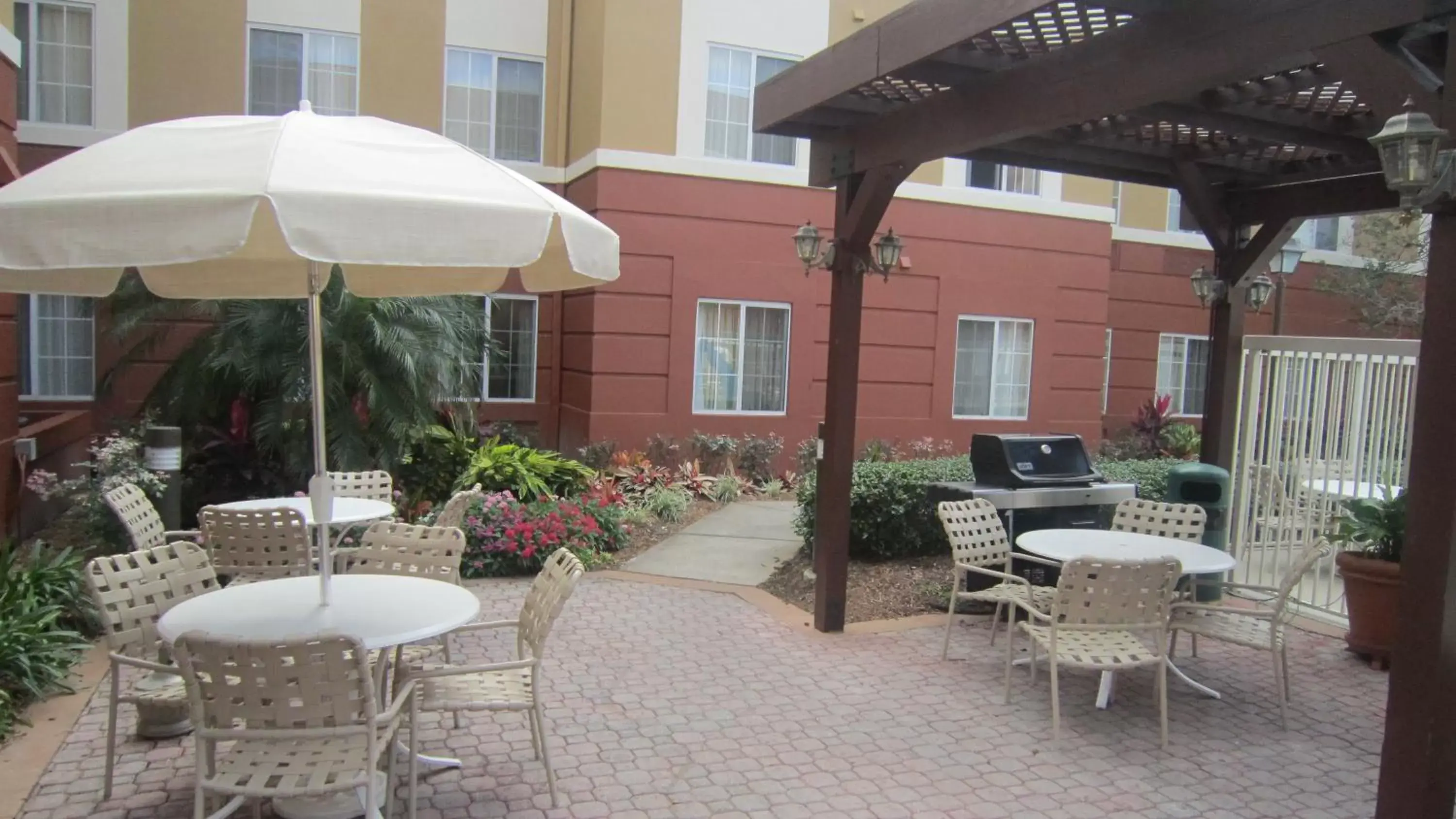 Patio, Patio/Outdoor Area in Extended Stay America Suites - Orlando - Convention Center - Universal Blvd