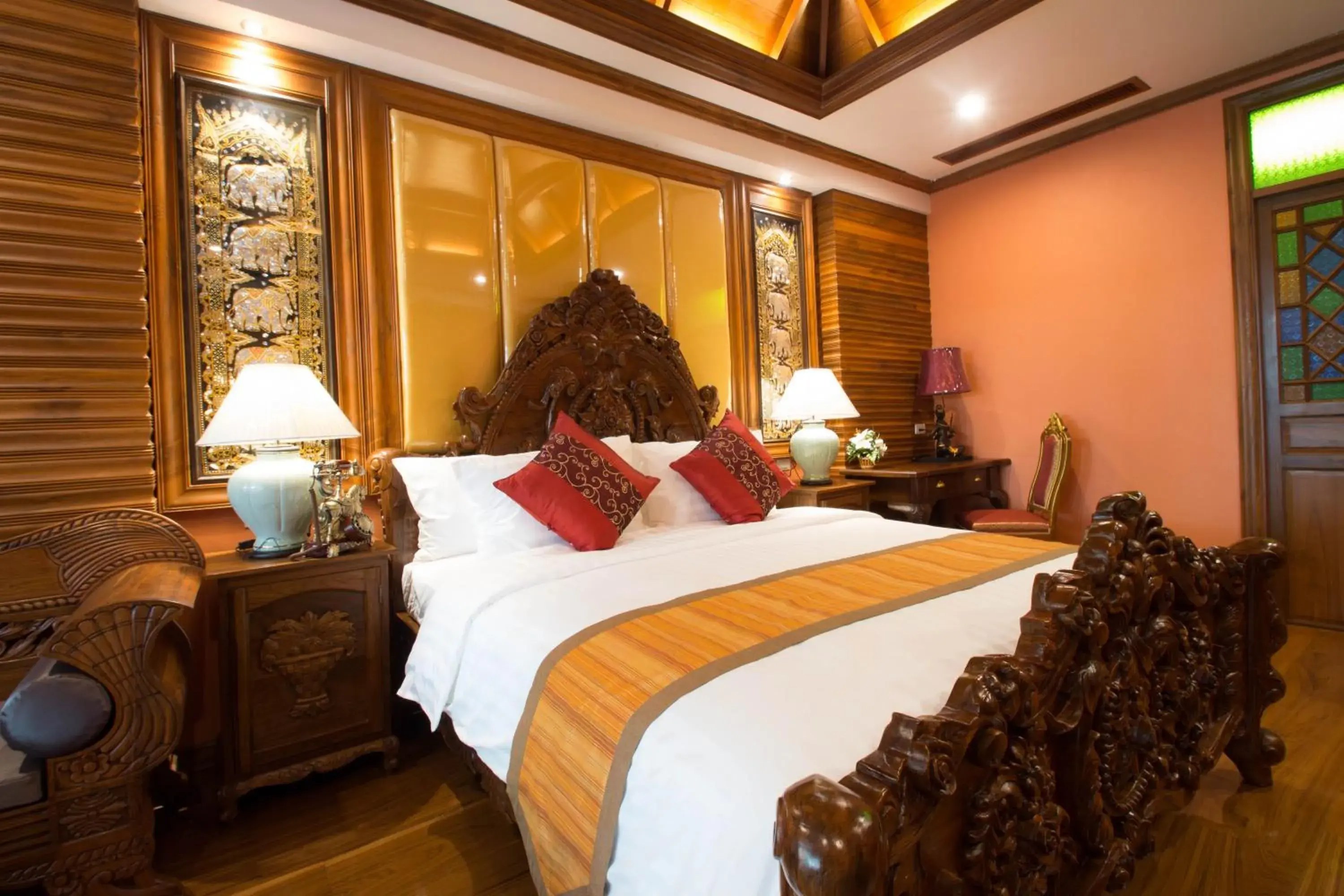 Executive Suite with Pool Access in Pingviman Hotel