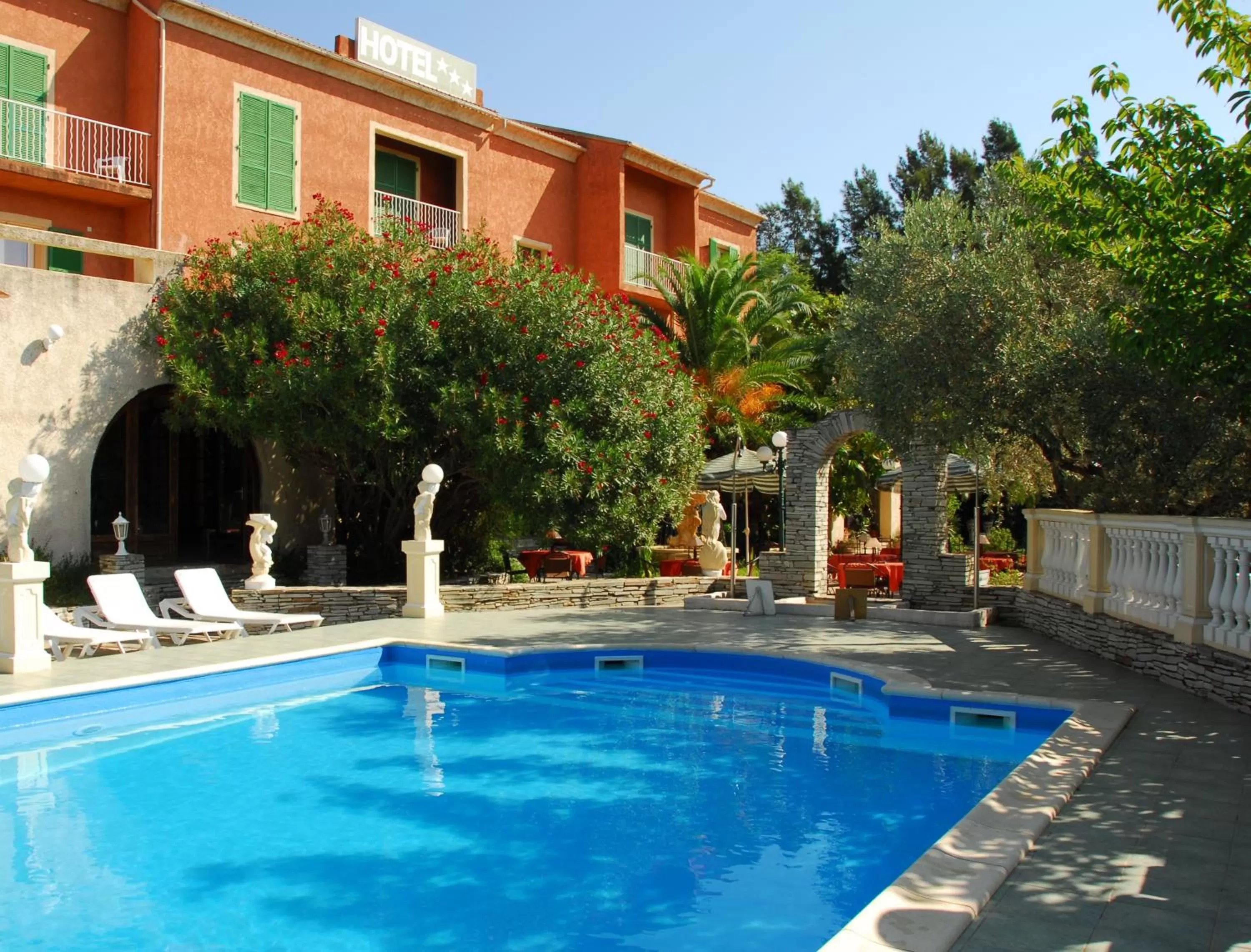 Swimming pool in Castellu Rossu