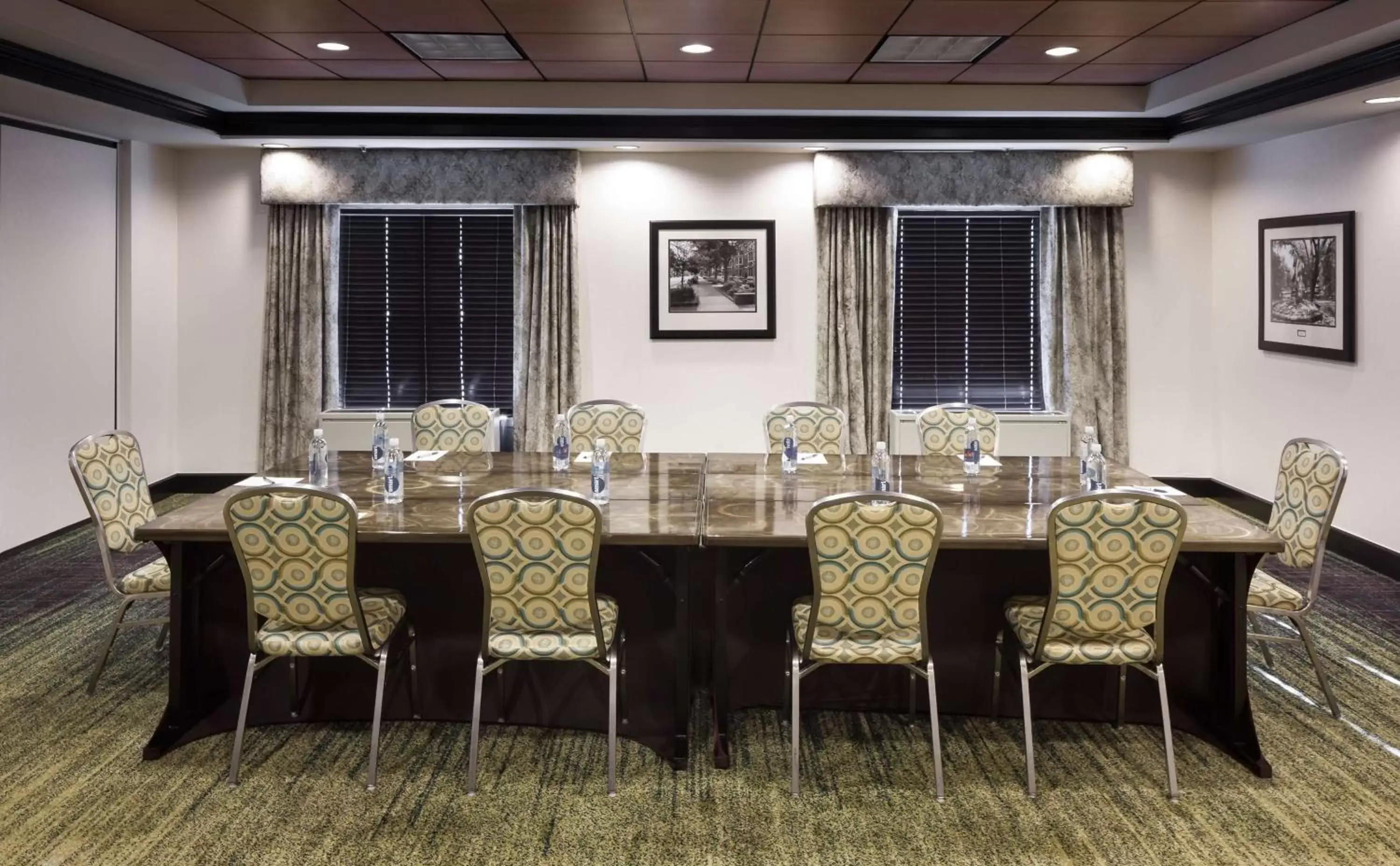 Meeting/conference room, Restaurant/Places to Eat in Hampton Inn & Suites Gainesville Downtown