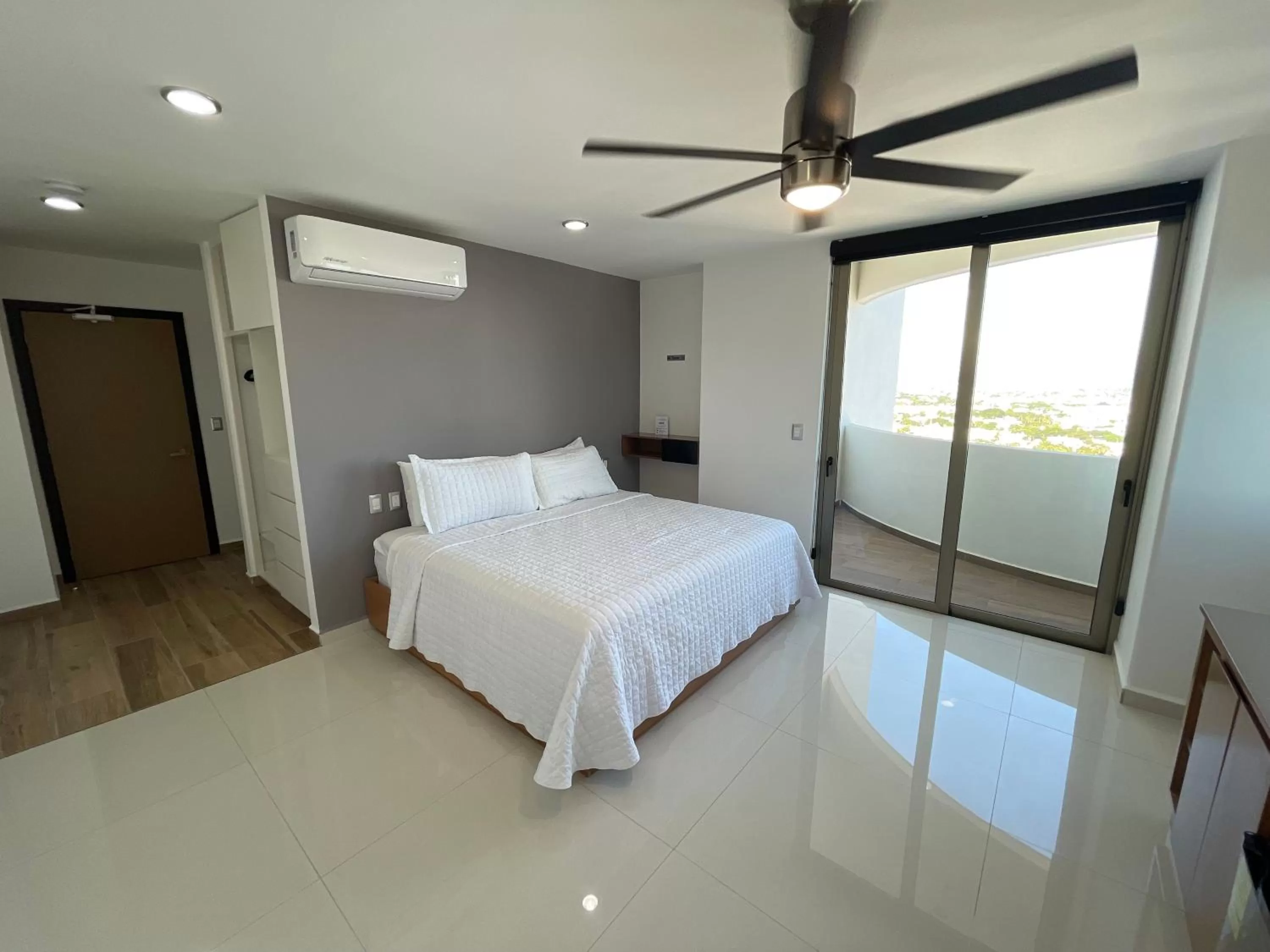 Superior Queen Room in Hotel Tramamoto Mazatlan