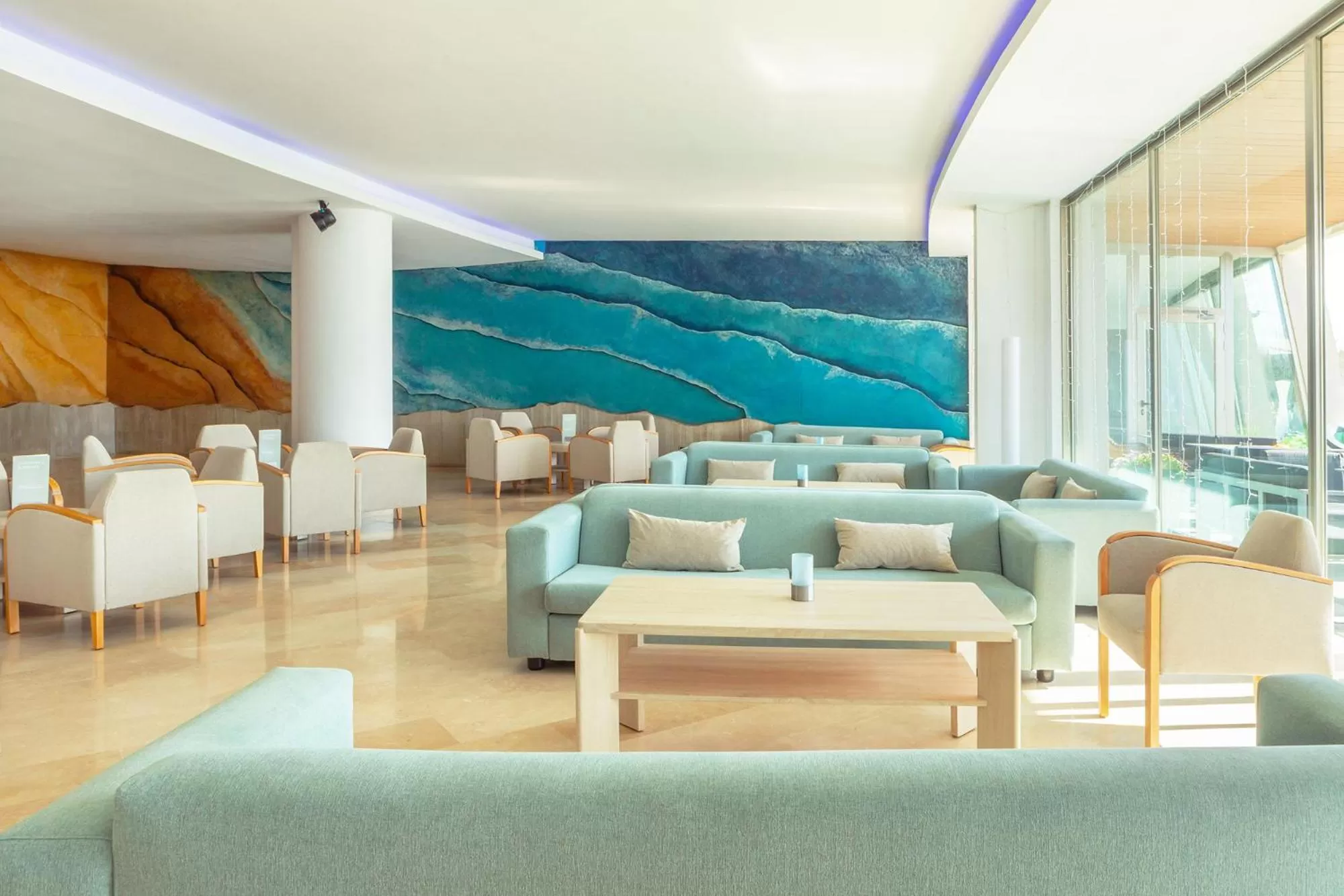 Lounge or bar in Aparthotel Fontanellas Playa