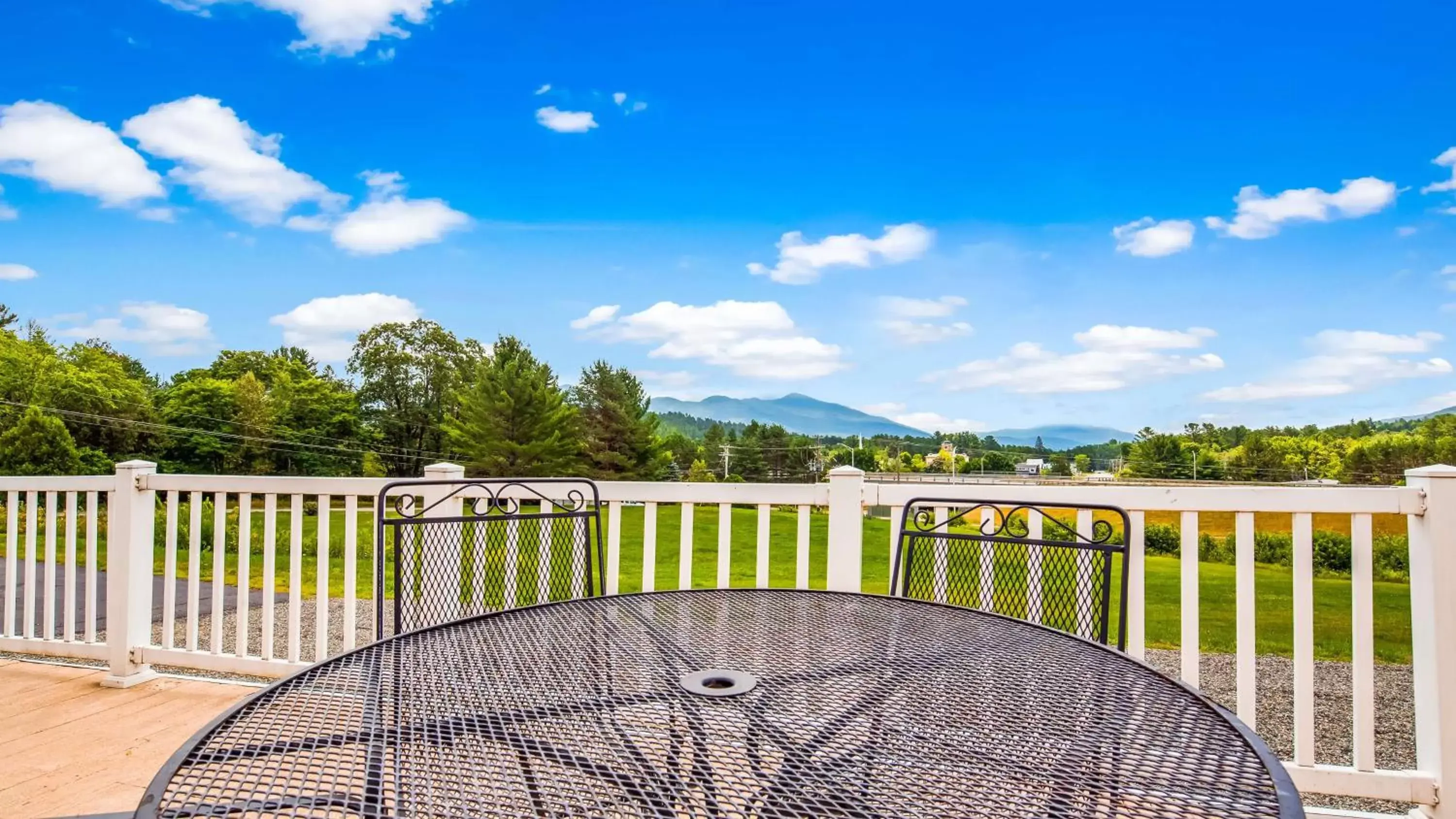 Property building, Balcony/Terrace in Best Western White Mountain Inn