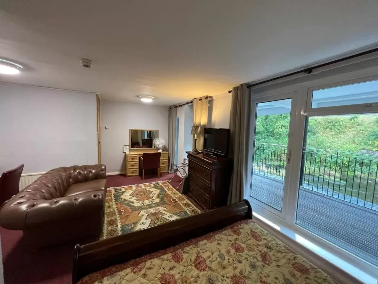 Junior Suite with Balcony in The Chainbridge Hotel Junior Suite with Balcony in The Chainbridge Hotel