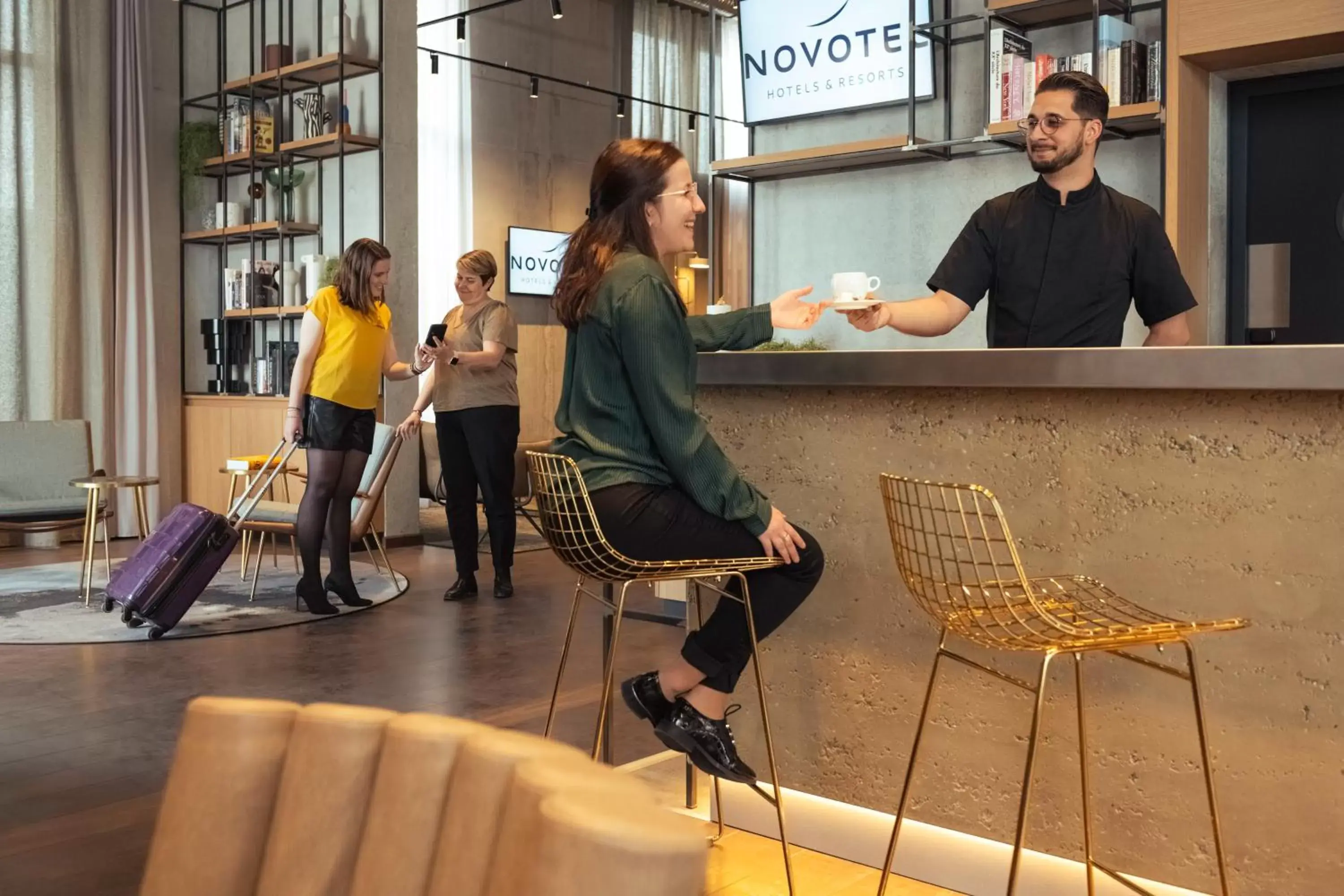 Staff in Novotel Annemasse Centre - Porte de Genève